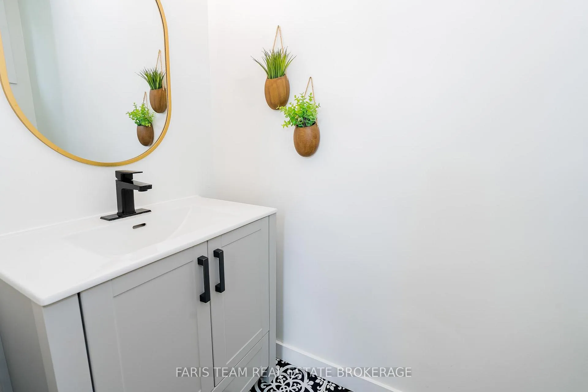 Photo 15 of 43 Jeffrey Street, Barrie, Grove East — HOMEH