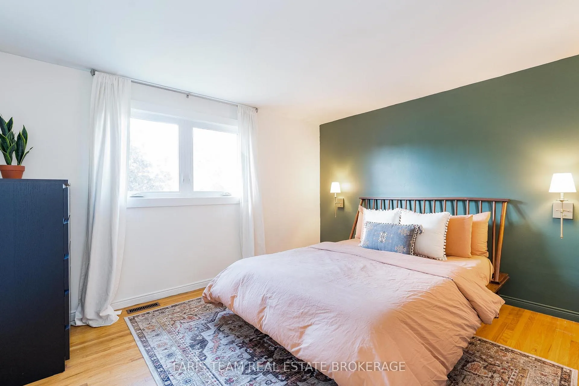 Photo 16 of 43 Jeffrey Street, Barrie, Grove East — HOMEH