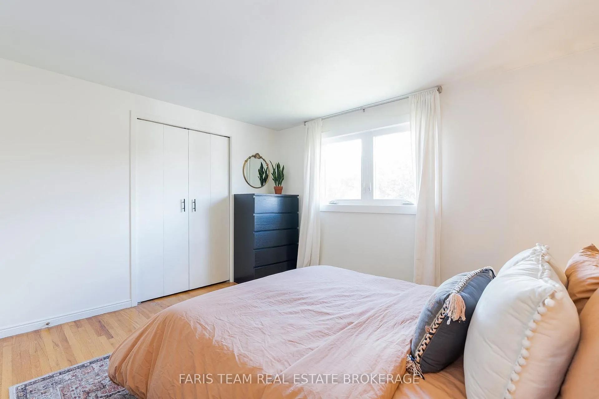 Photo 17 of 43 Jeffrey Street, Barrie, Grove East — HOMEH