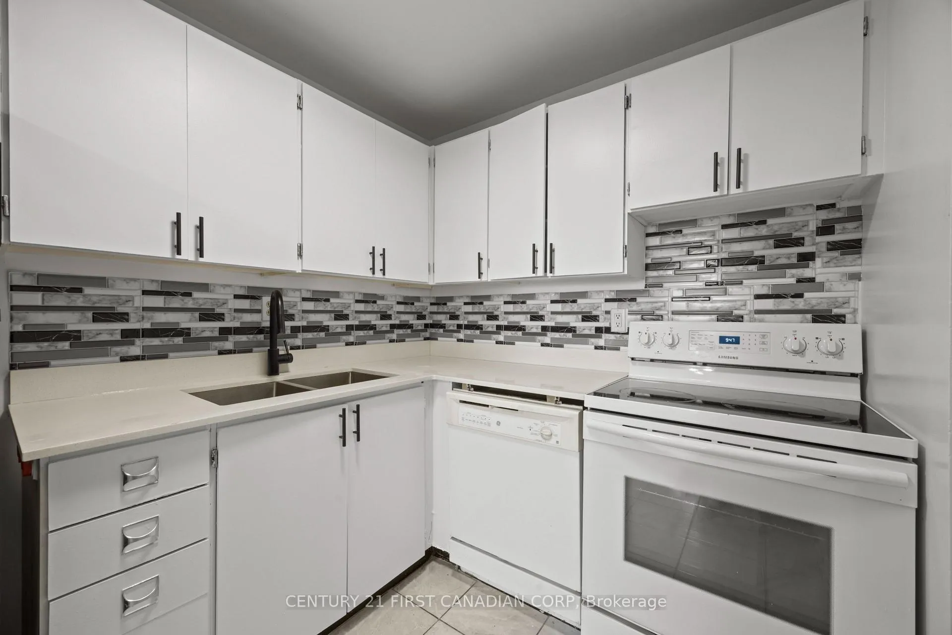 Photo 10 of Unit 504, 1104 Jalna Boulevard, London, South X — HOMEH
