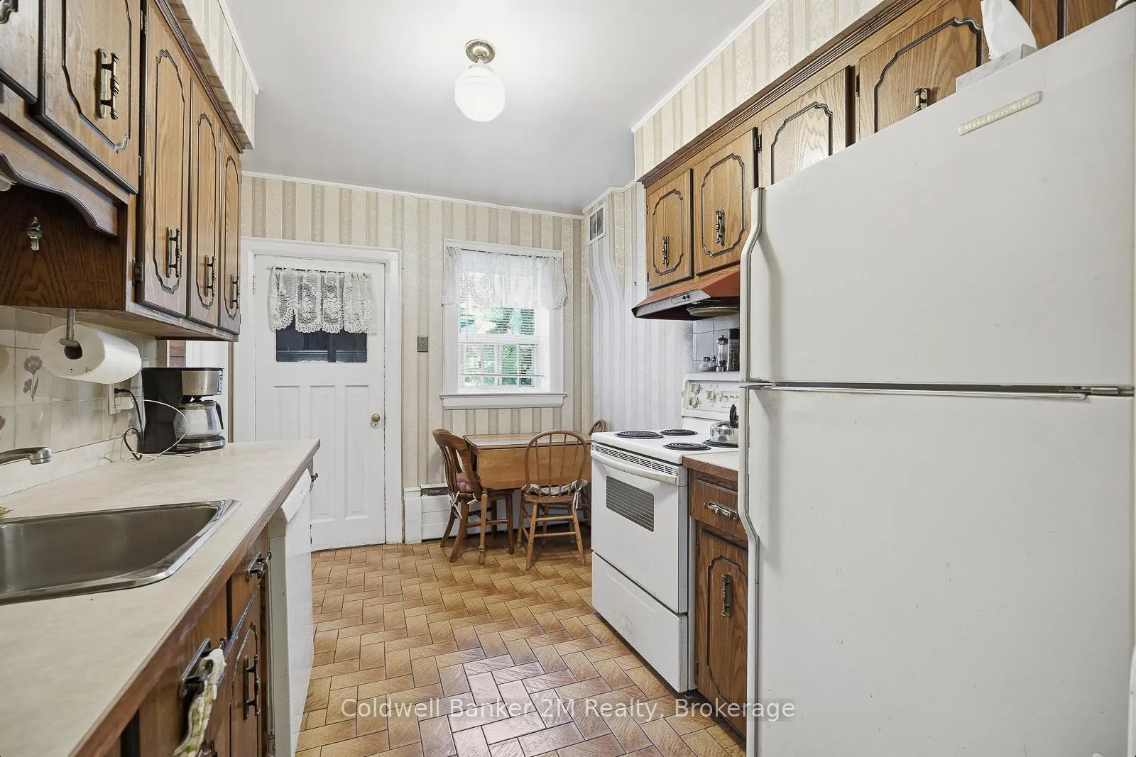 Photo 12 of 296 Briar Hill Avenue, Toronto, Lawrence Park South — HOMEH