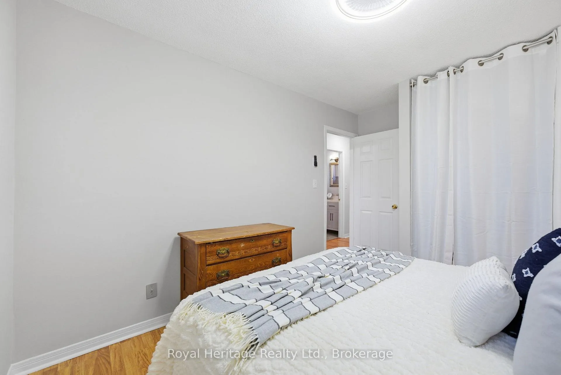 Photo 16 of 24 Summerlea Court, Clarington, Courtice — HOMEH