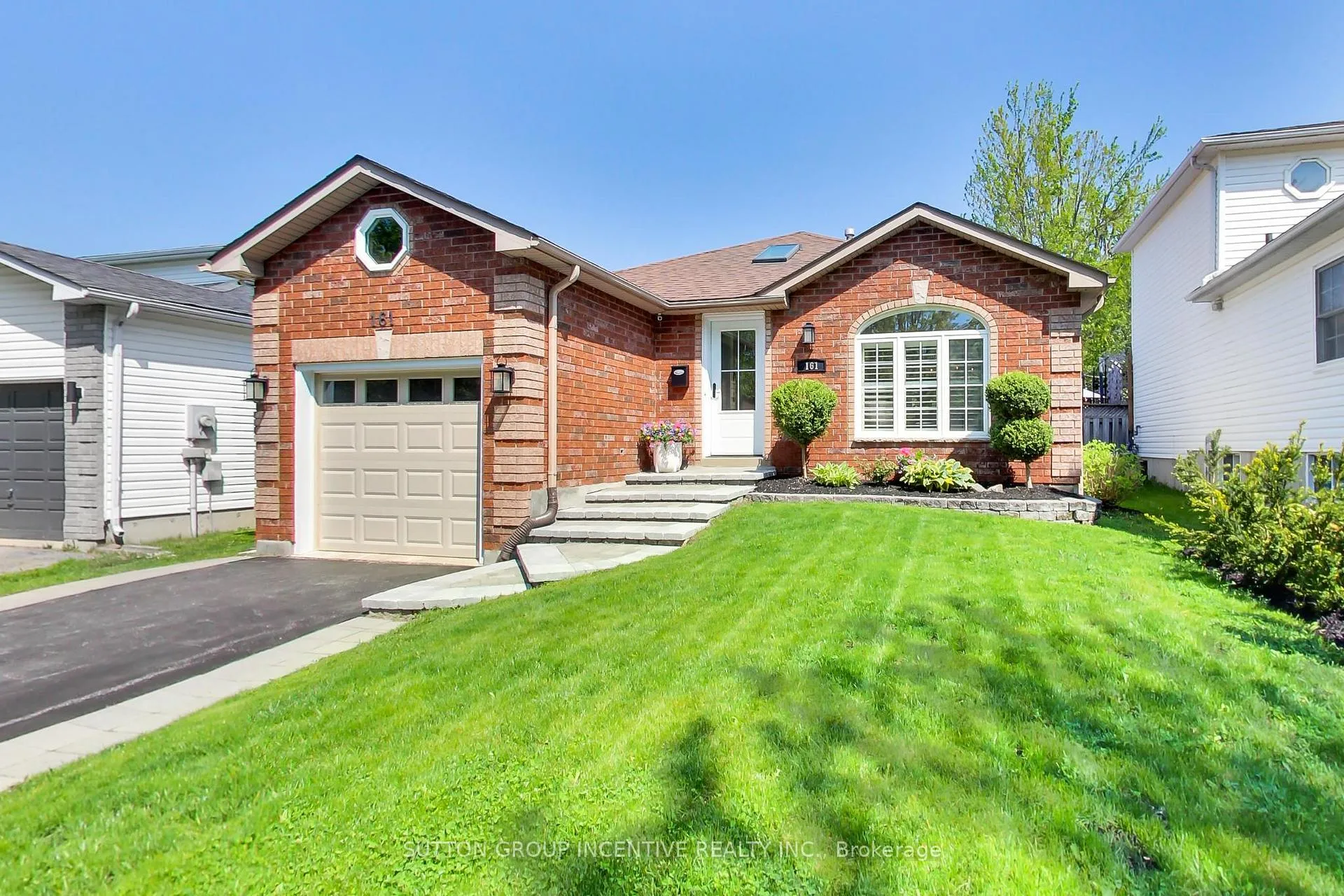 Photo 2 of 161 Columbia Road, Barrie, Holly — HOMEH