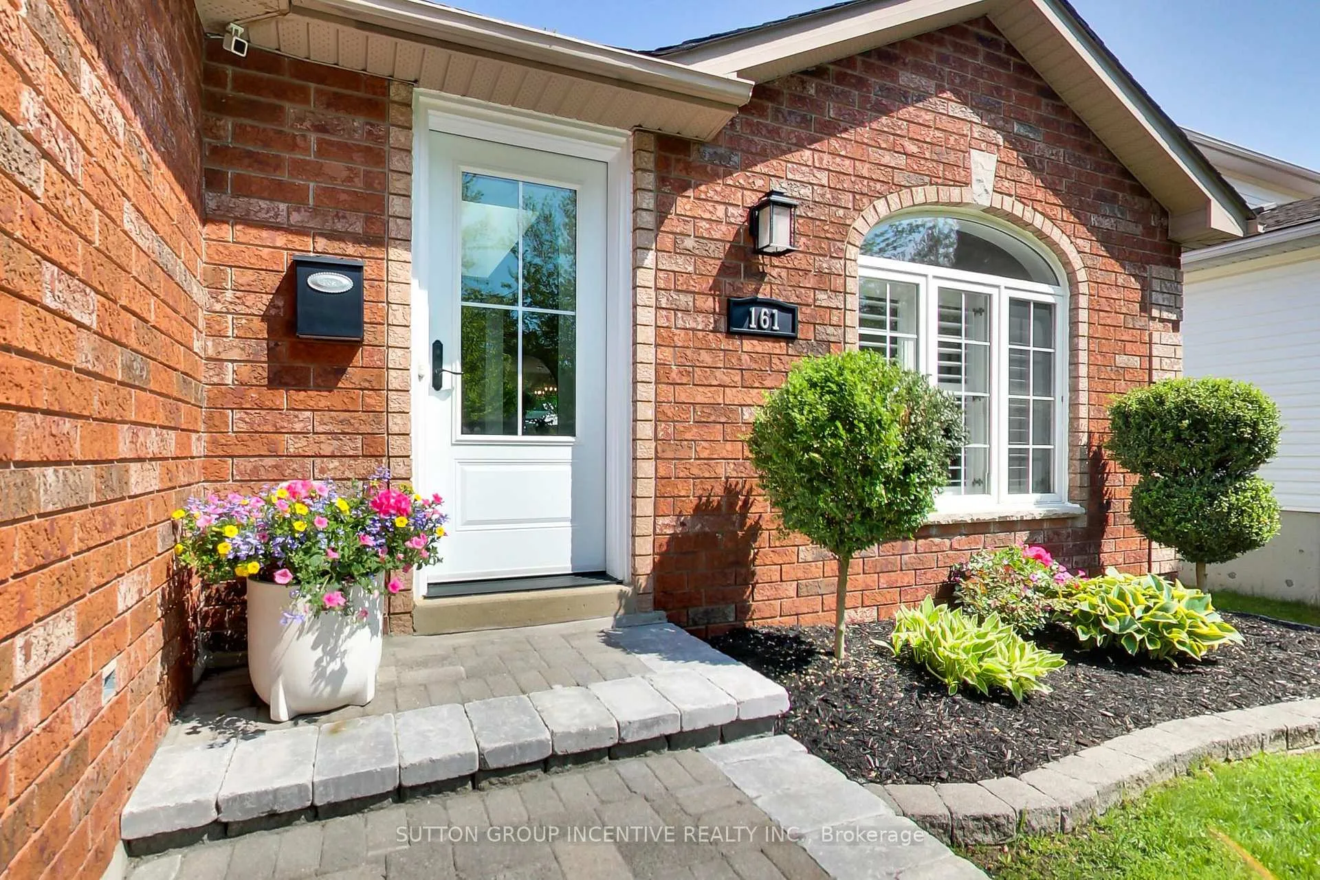 Photo 3 of 161 Columbia Road, Barrie, Holly — HOMEH