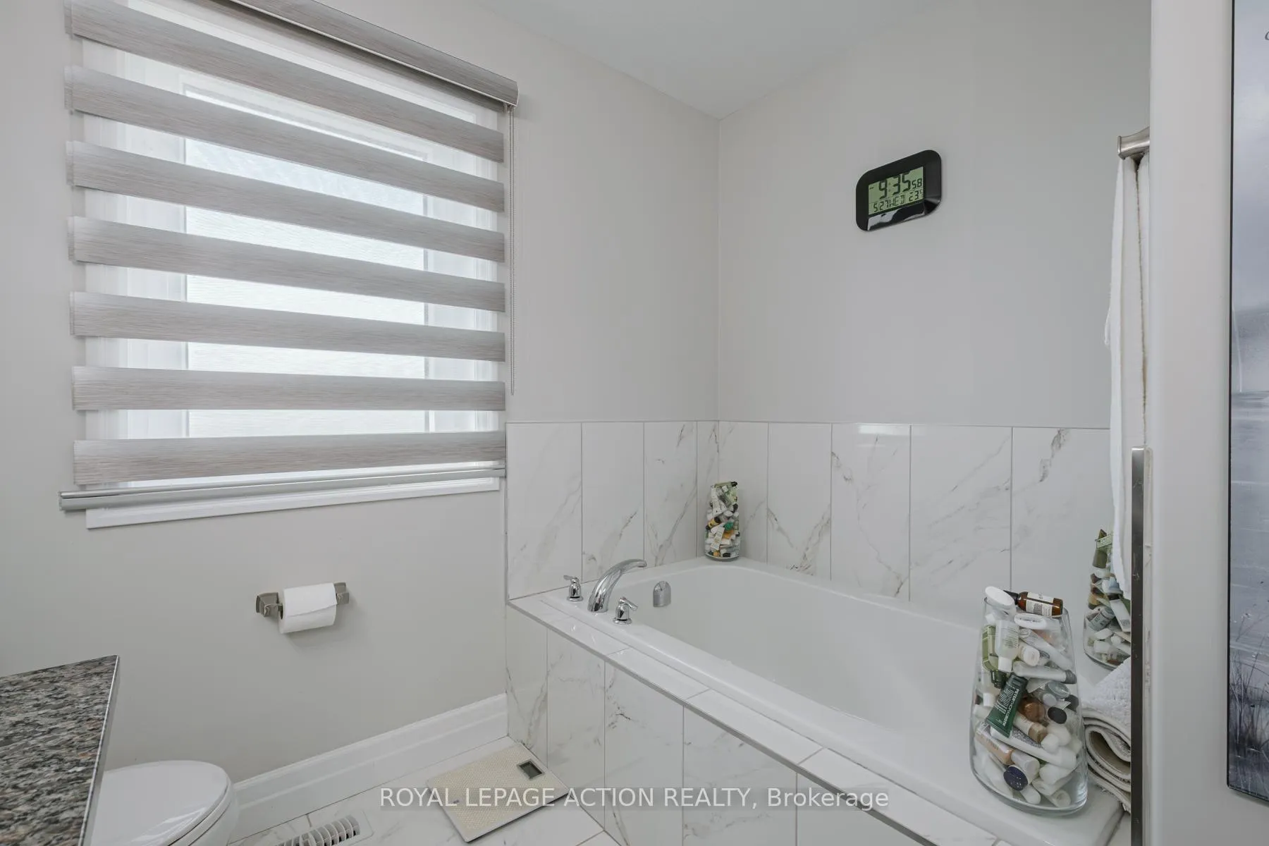 Photo 22 of 87 Grandville Circle, Brant, Paris — HOMEH