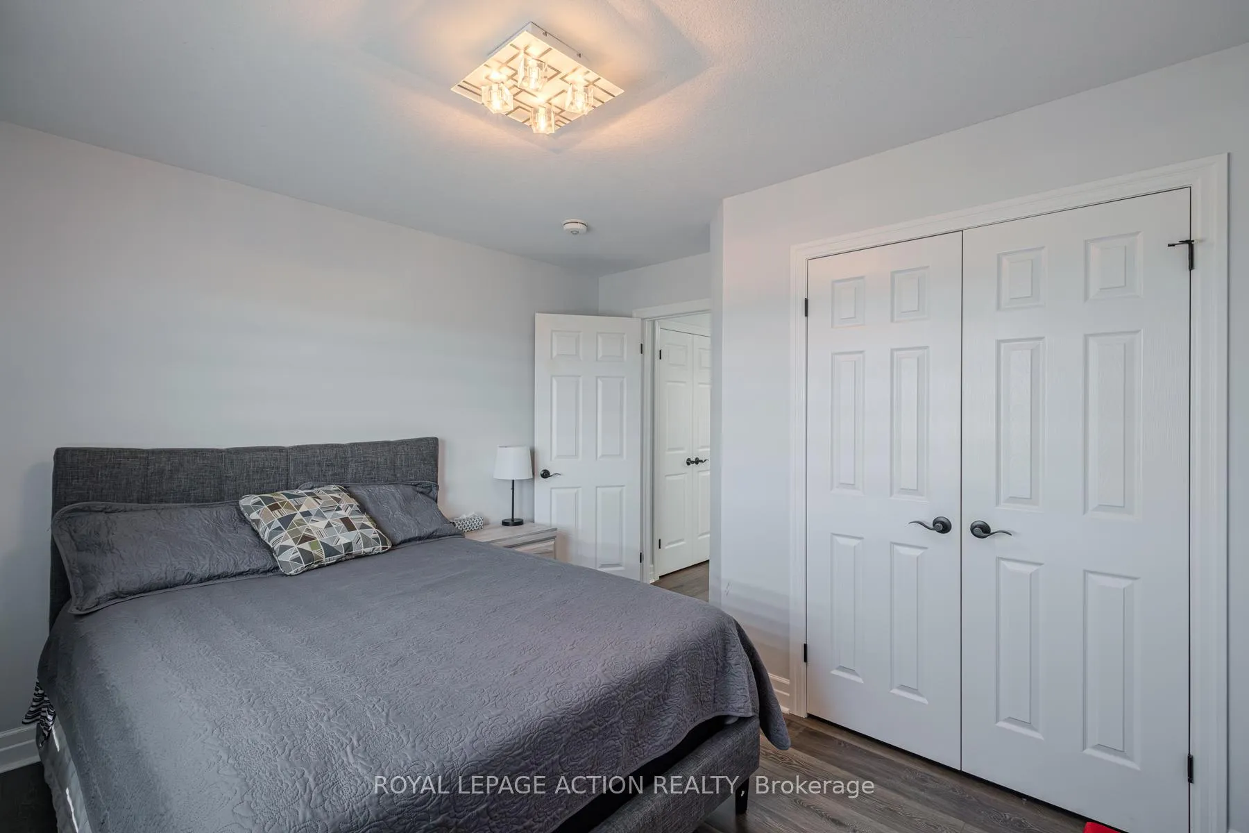 Photo 24 of 87 Grandville Circle, Brant, Paris — HOMEH