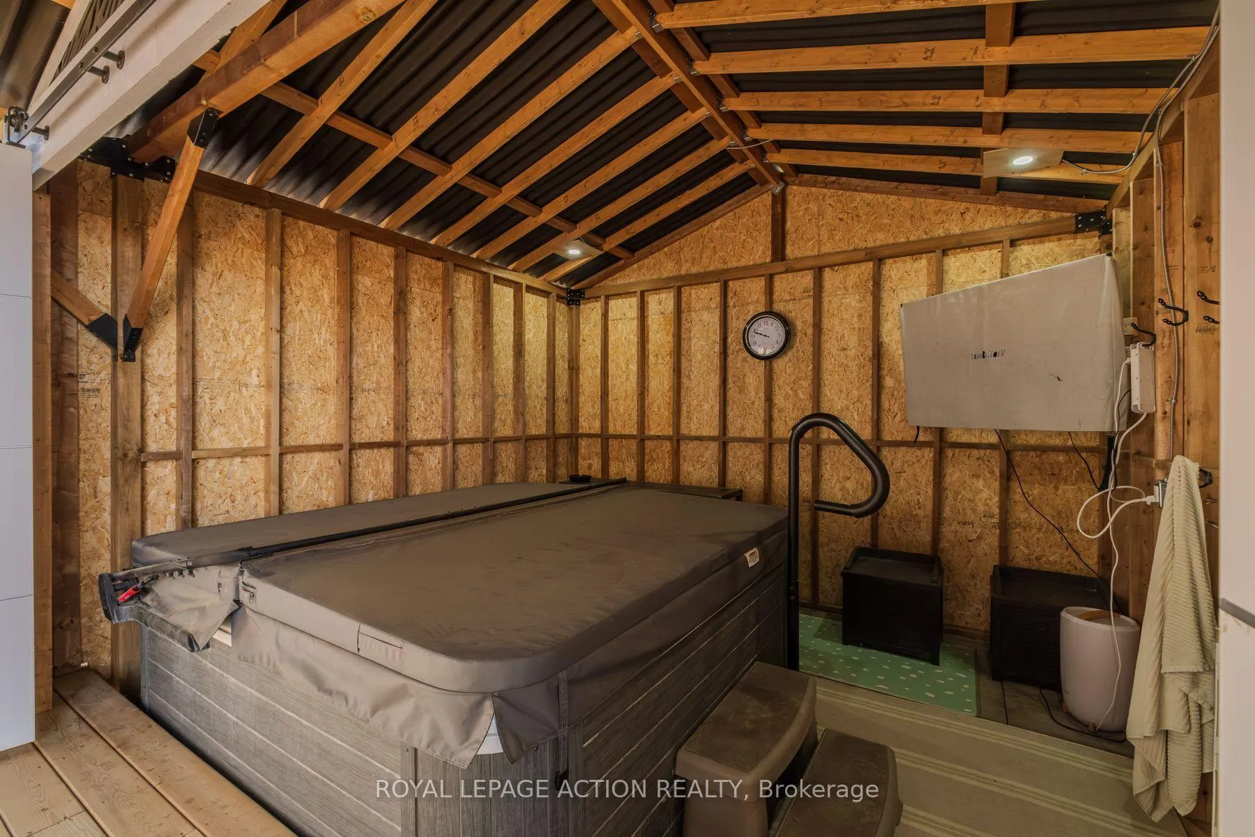 Photo 42 of 87 Grandville Circle, Brant, Paris — HOMEH