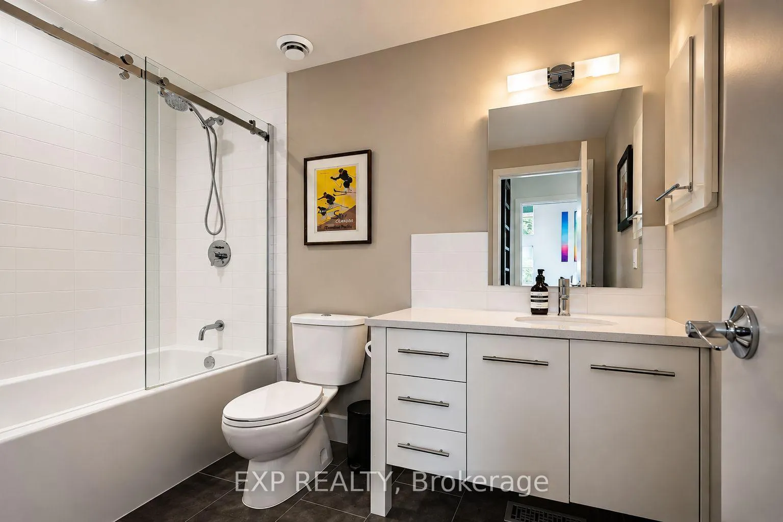 Photo 8 of Unit 209, 108 Third Avenue, Ottawa, Glebe — HOMEH