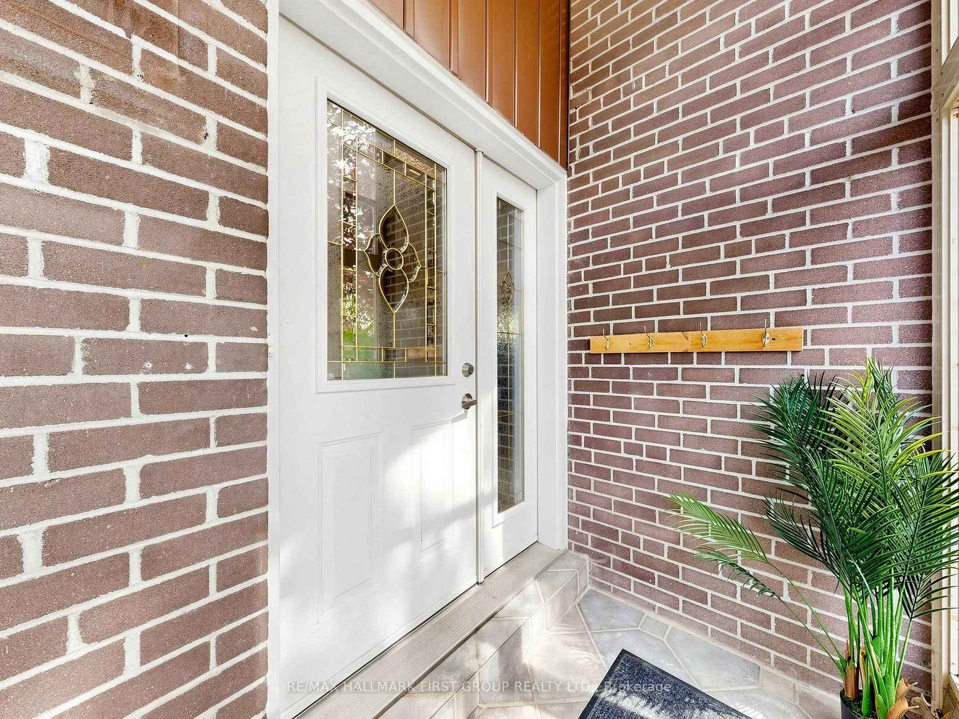 Photo 5 of 715 Lublin Avenue, Pickering, Bay Ridges — HOMEH