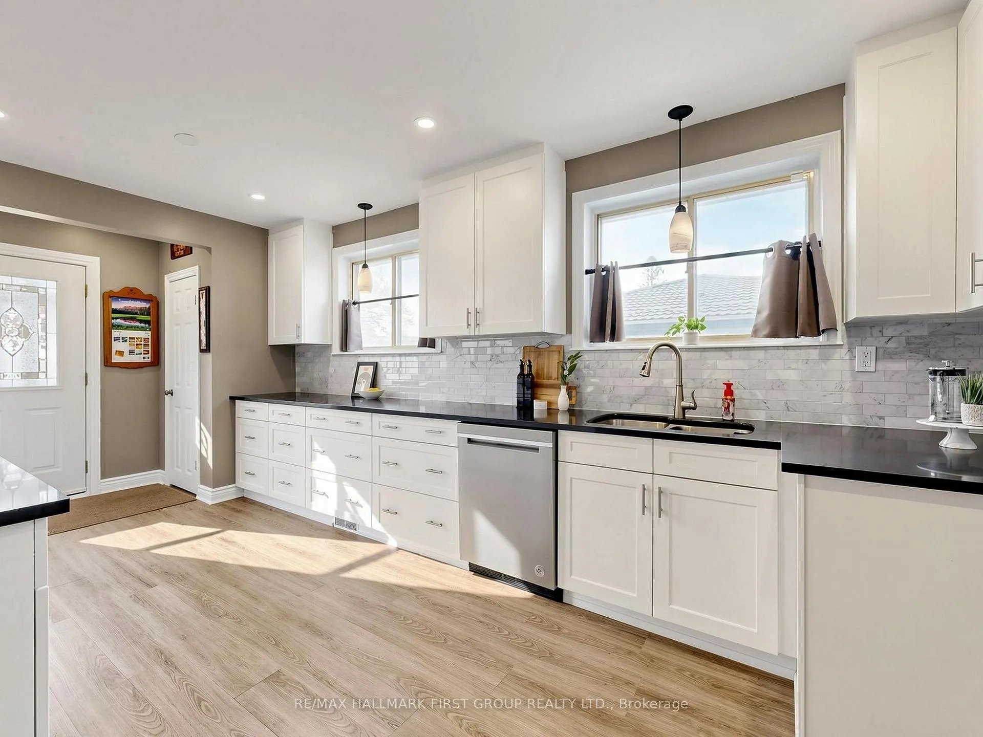 Photo 10 of 715 Lublin Avenue, Pickering, Bay Ridges — HOMEH