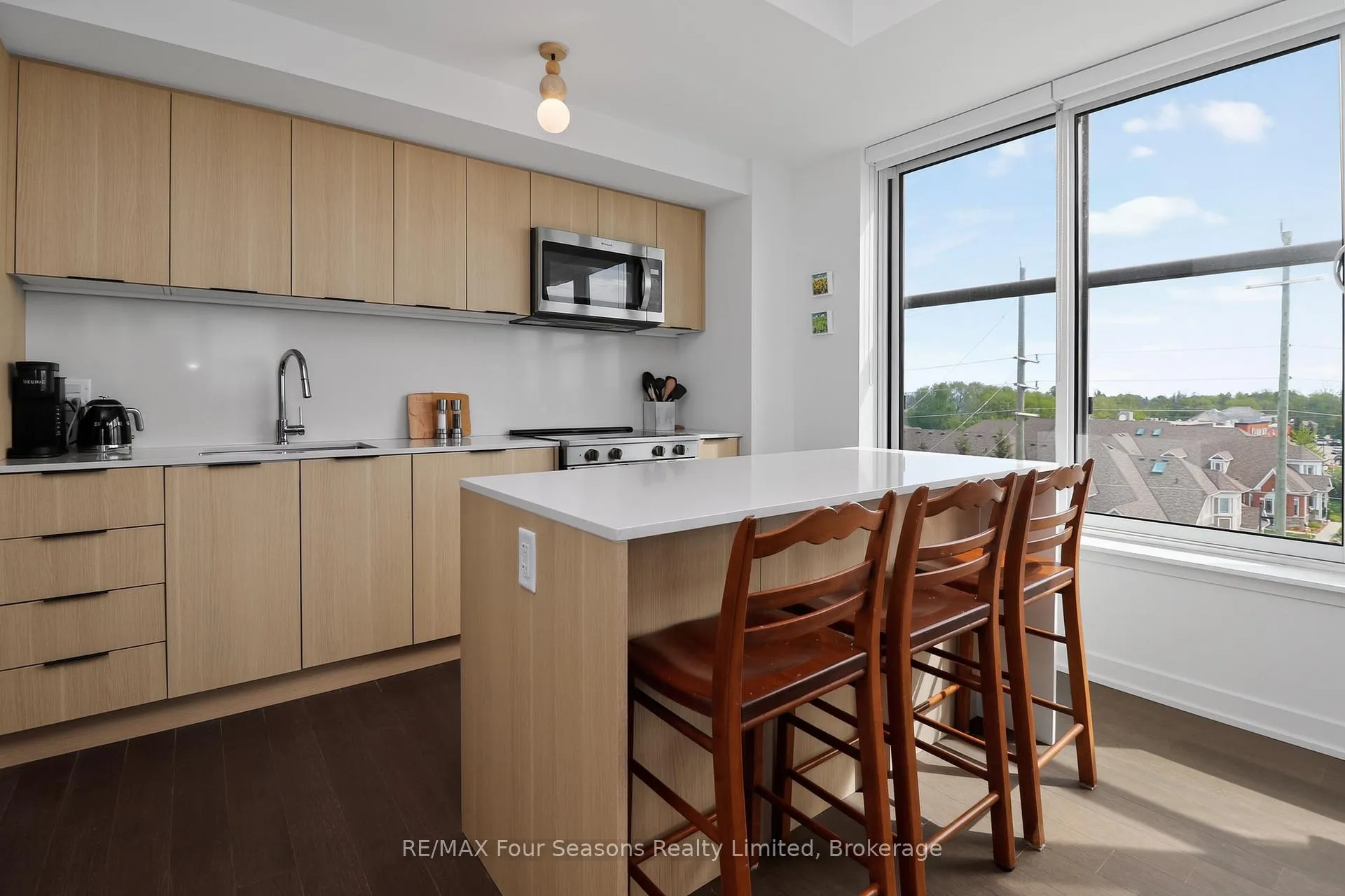 Photo 5 of Unit 406, 31 Huron Street, Collingwood — HOMEH
