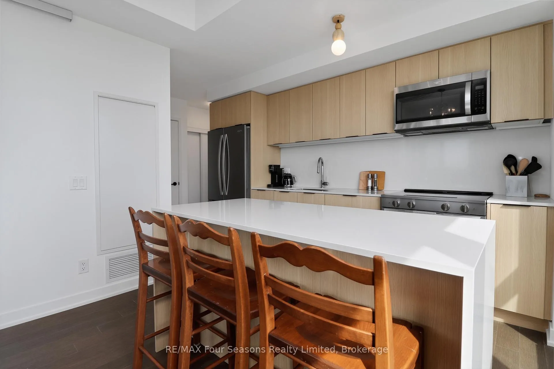 Photo 7 of Unit 406, 31 Huron Street, Collingwood — HOMEH
