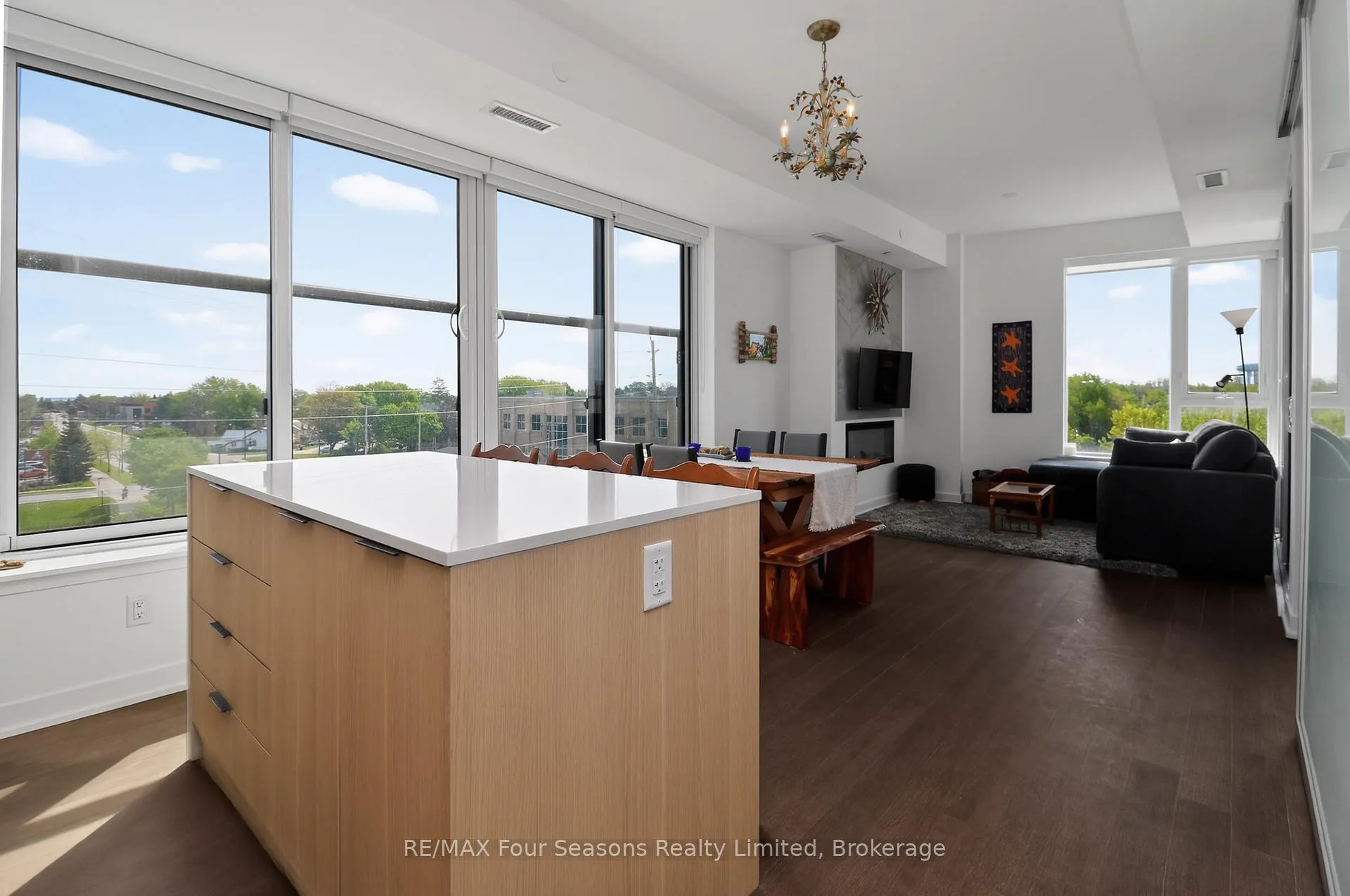 Photo 8 of Unit 406, 31 Huron Street, Collingwood — HOMEH