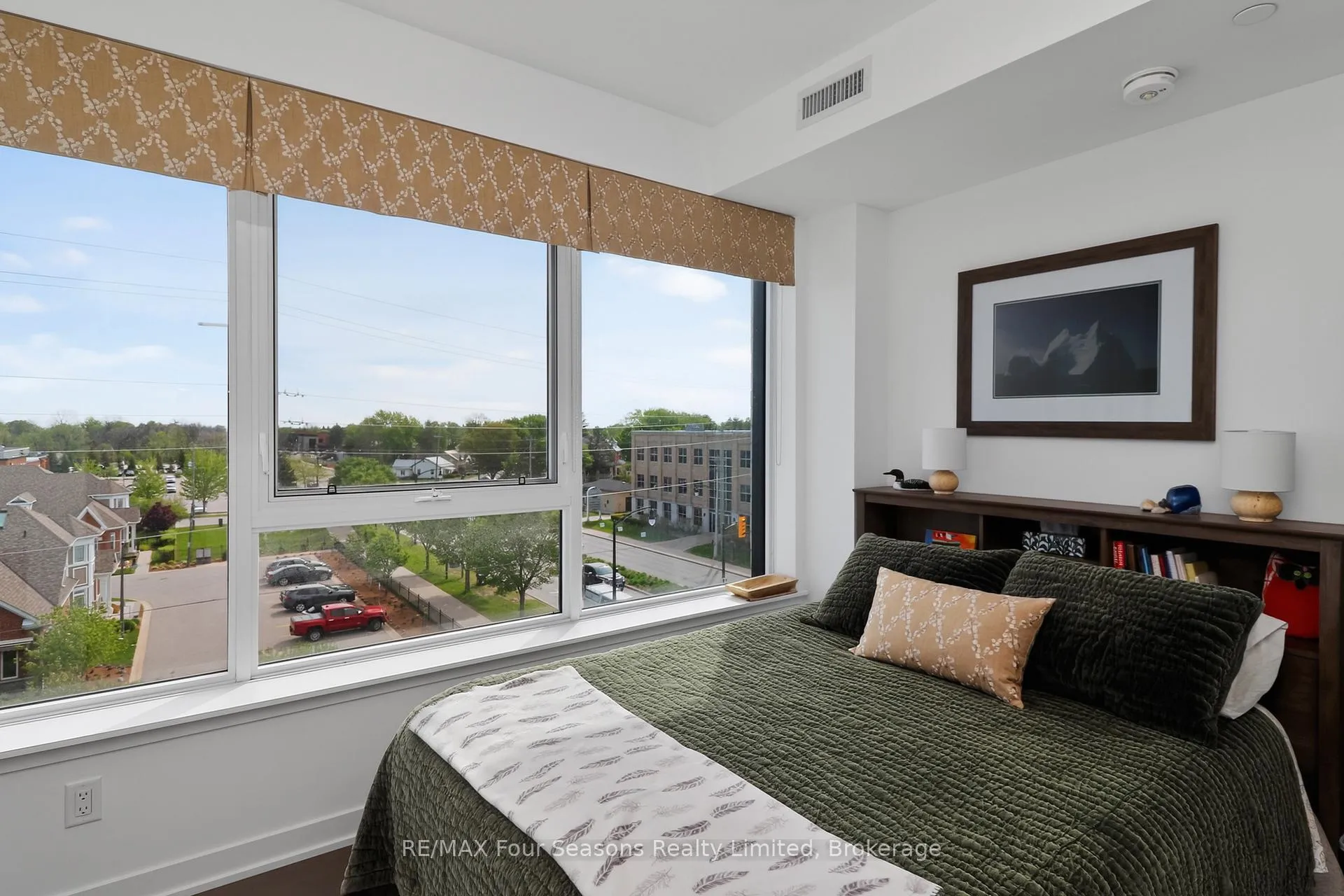 Photo 14 of Unit 406, 31 Huron Street, Collingwood — HOMEH