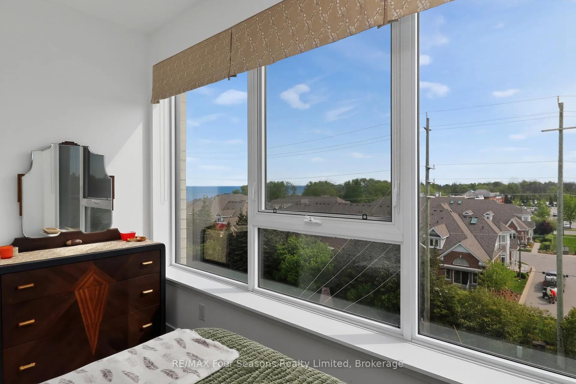 Photo 16 of Unit 406, 31 Huron Street, Collingwood — HOMEH
