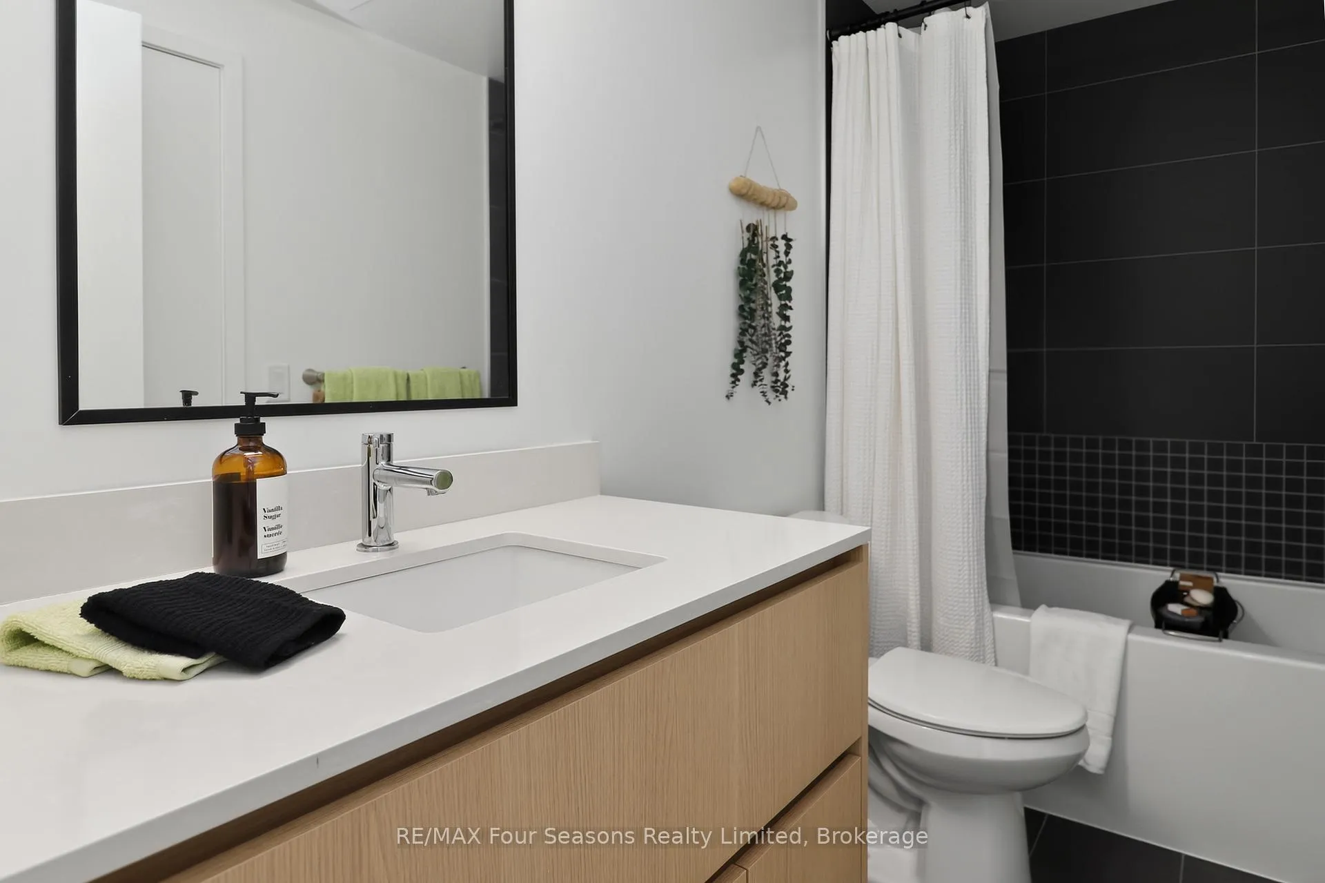 Photo 18 of Unit 406, 31 Huron Street, Collingwood — HOMEH