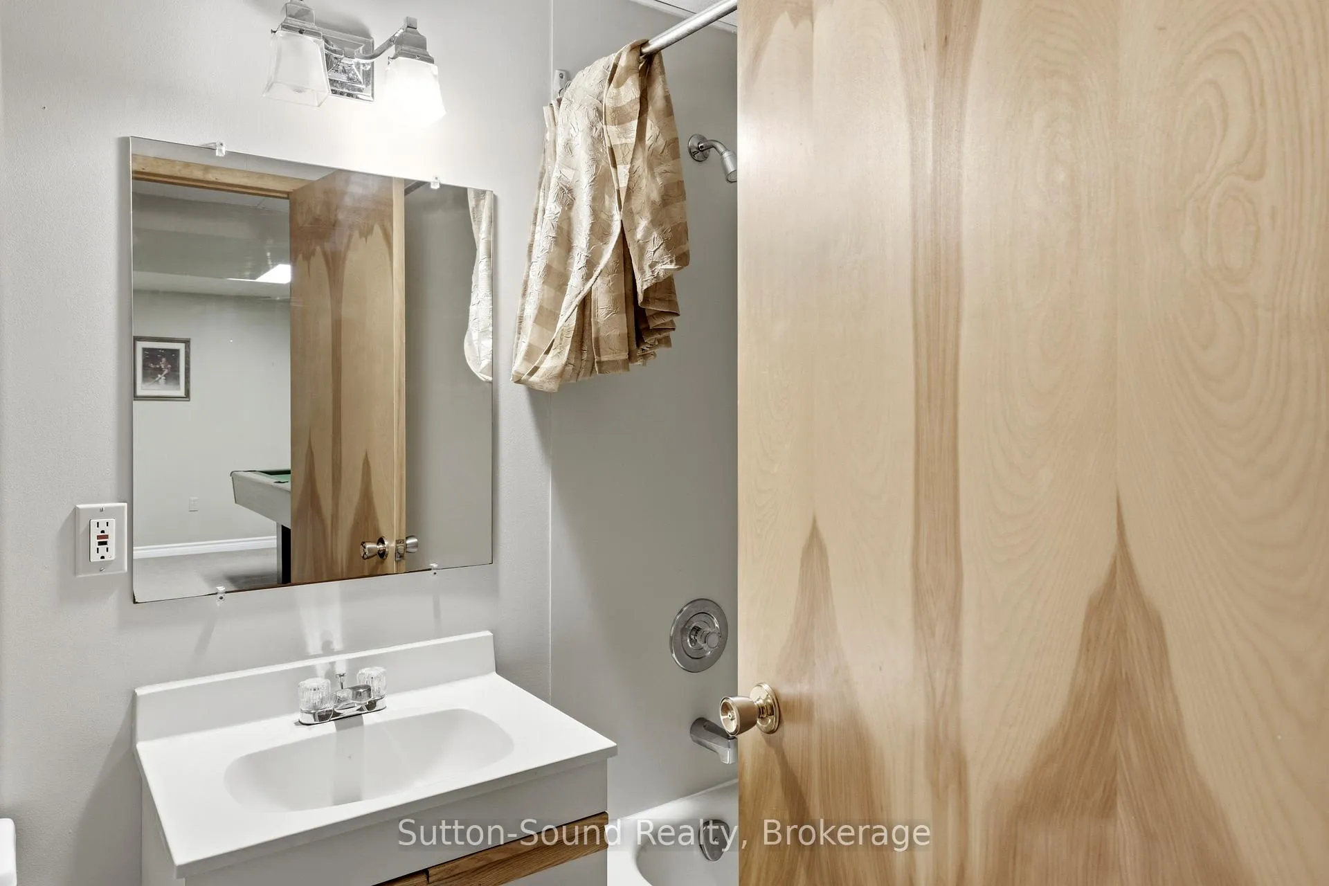 Photo 17 of 1565 7th Avenue E, Owen Sound — HOMEH