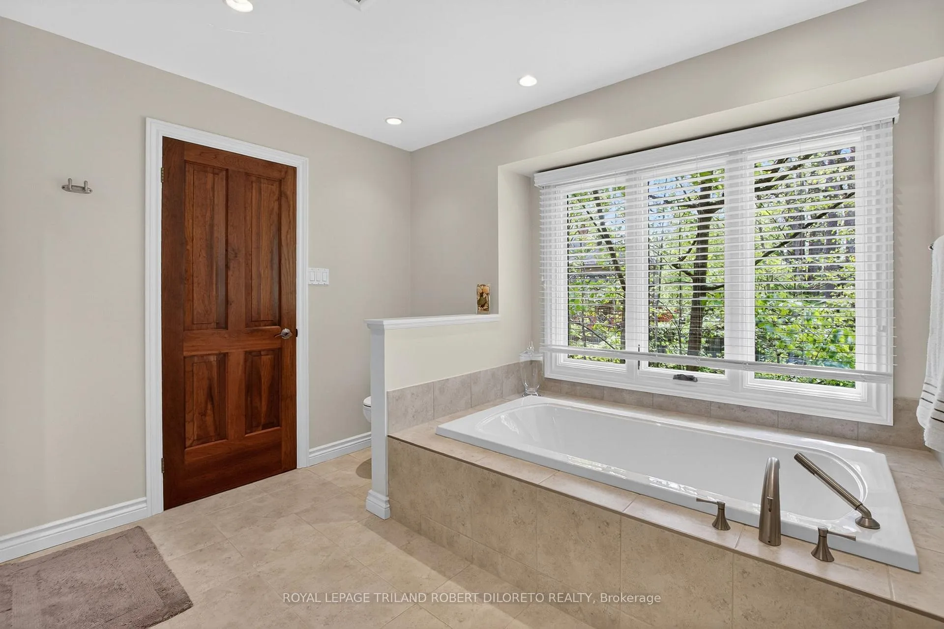 Photo 25 of 83 Conifer Place, London, South B — HOMEH