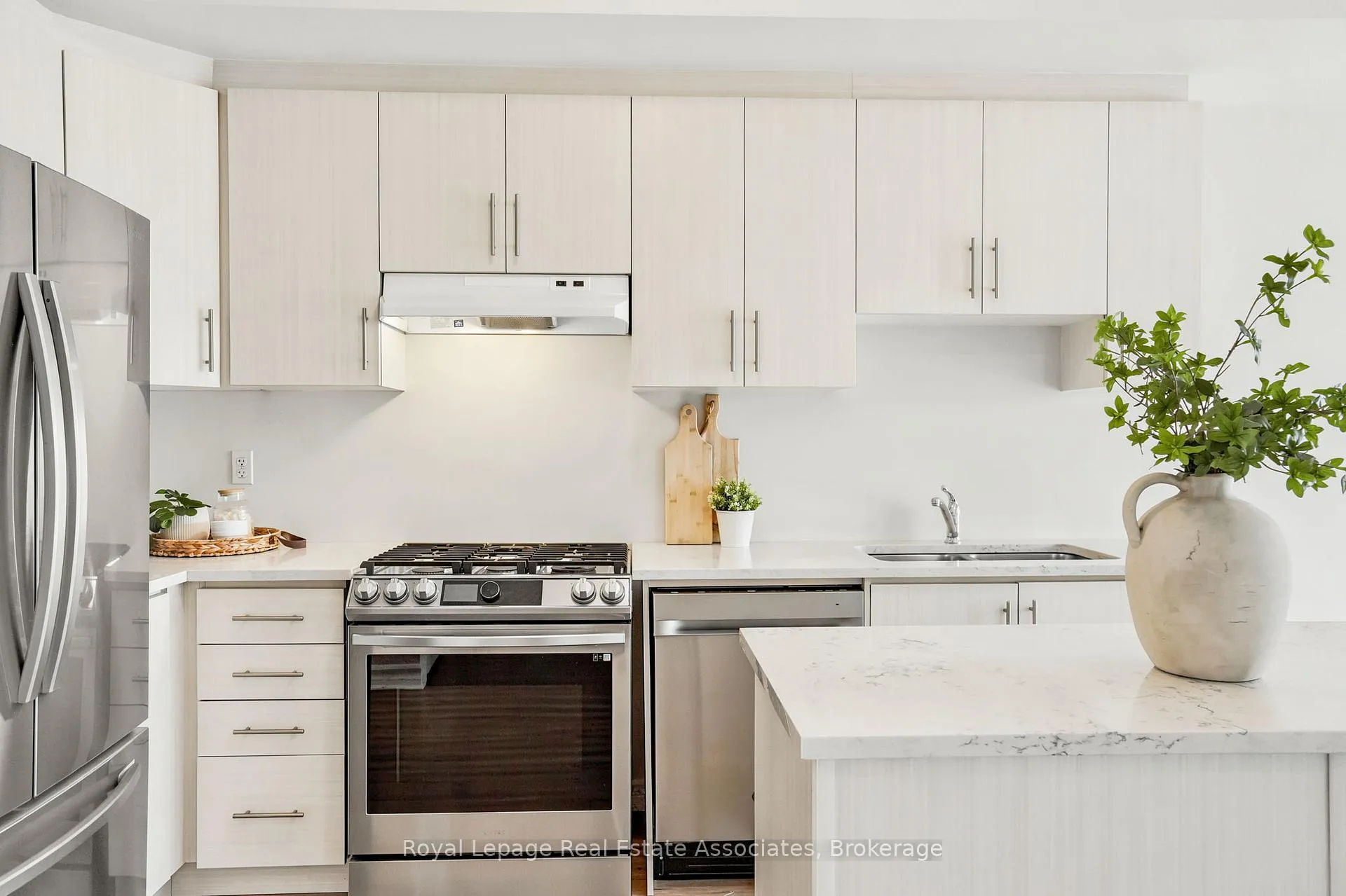 Photo 4 of Unit 24, 383 Dundas Street E, Hamilton, Waterdown — HOMEH