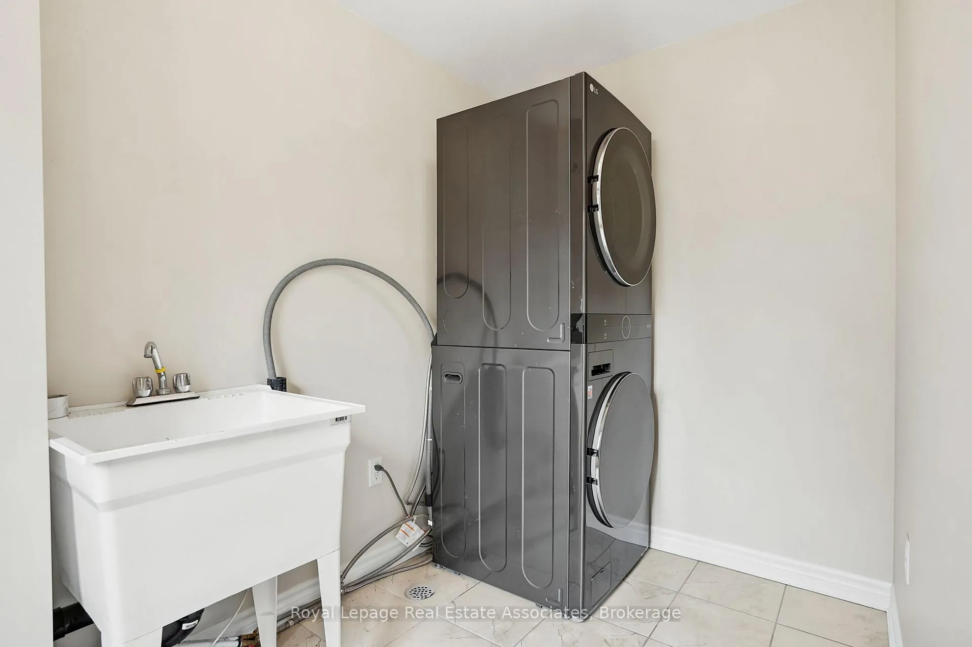 Photo 31 of Unit 24, 383 Dundas Street E, Hamilton, Waterdown — HOMEH