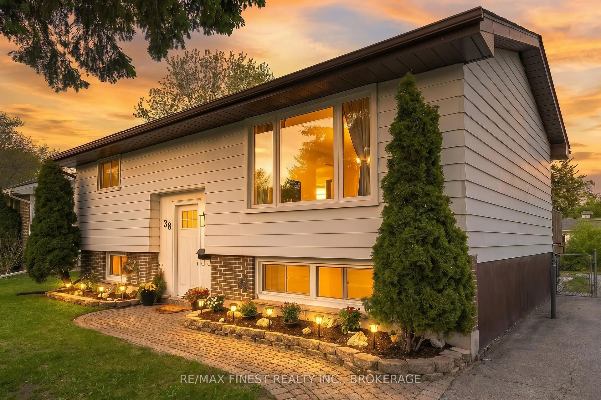 Photo 1 of 38 Kildare Avenue, Loyalist, Amherstview — HOMEH