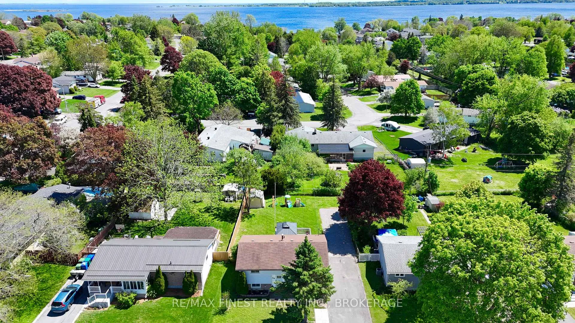 Photo 2 of 38 Kildare Avenue, Loyalist, Amherstview — HOMEH