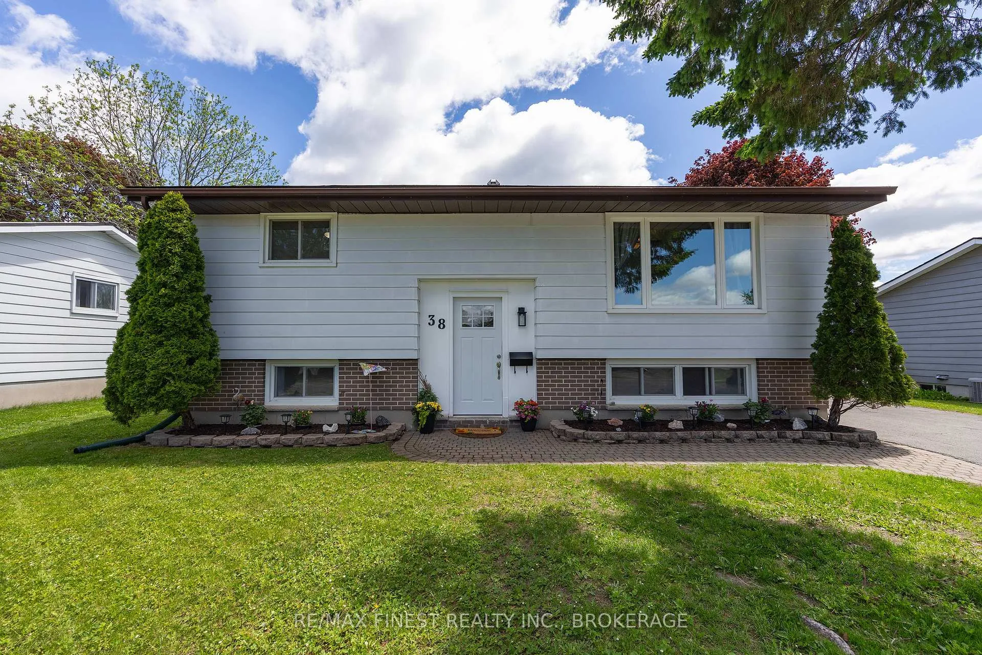 Photo 4 of 38 Kildare Avenue, Loyalist, Amherstview — HOMEH