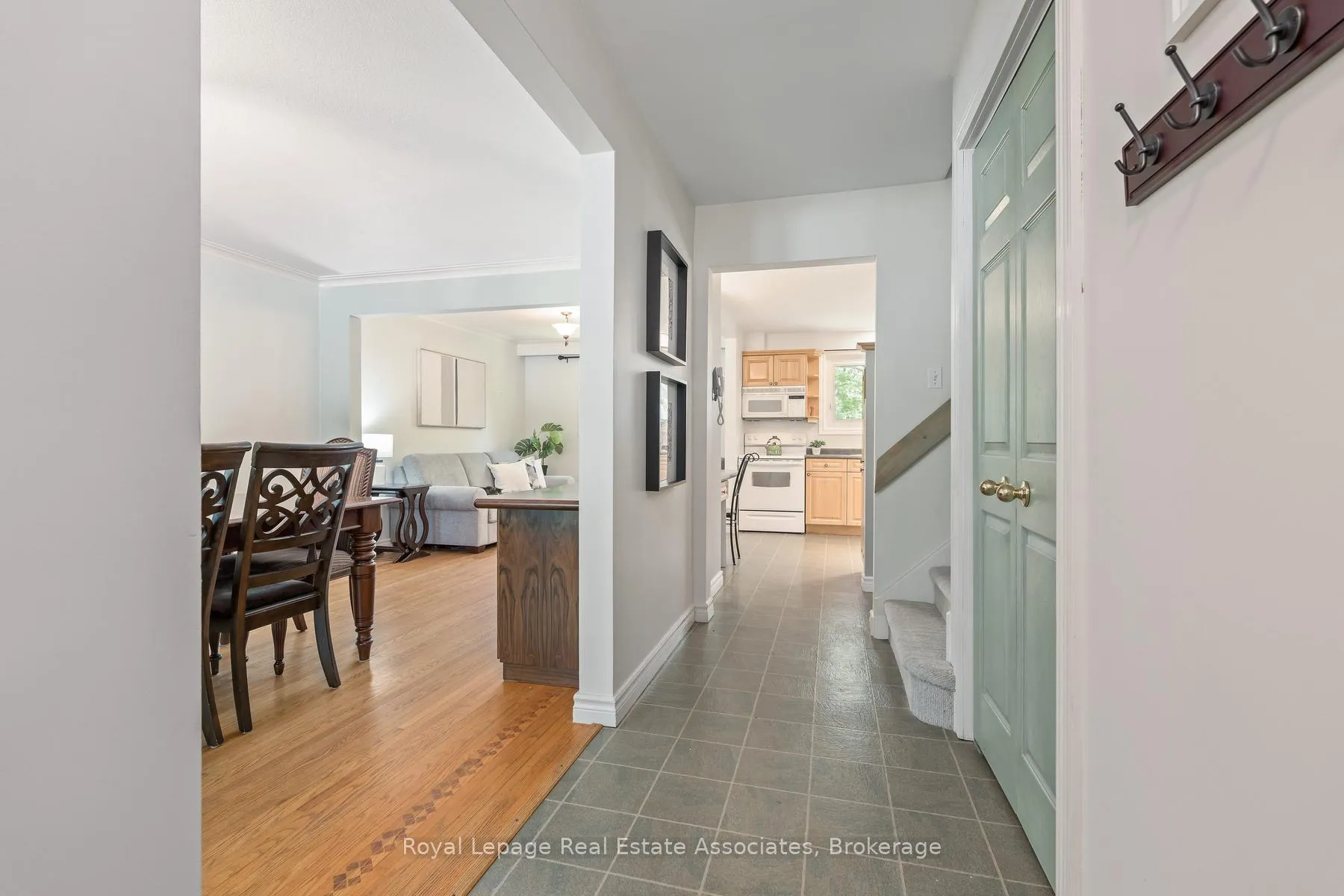 Photo 6 of 17 Metcalfe Court, Halton Hills, Georgetown — HOMEH