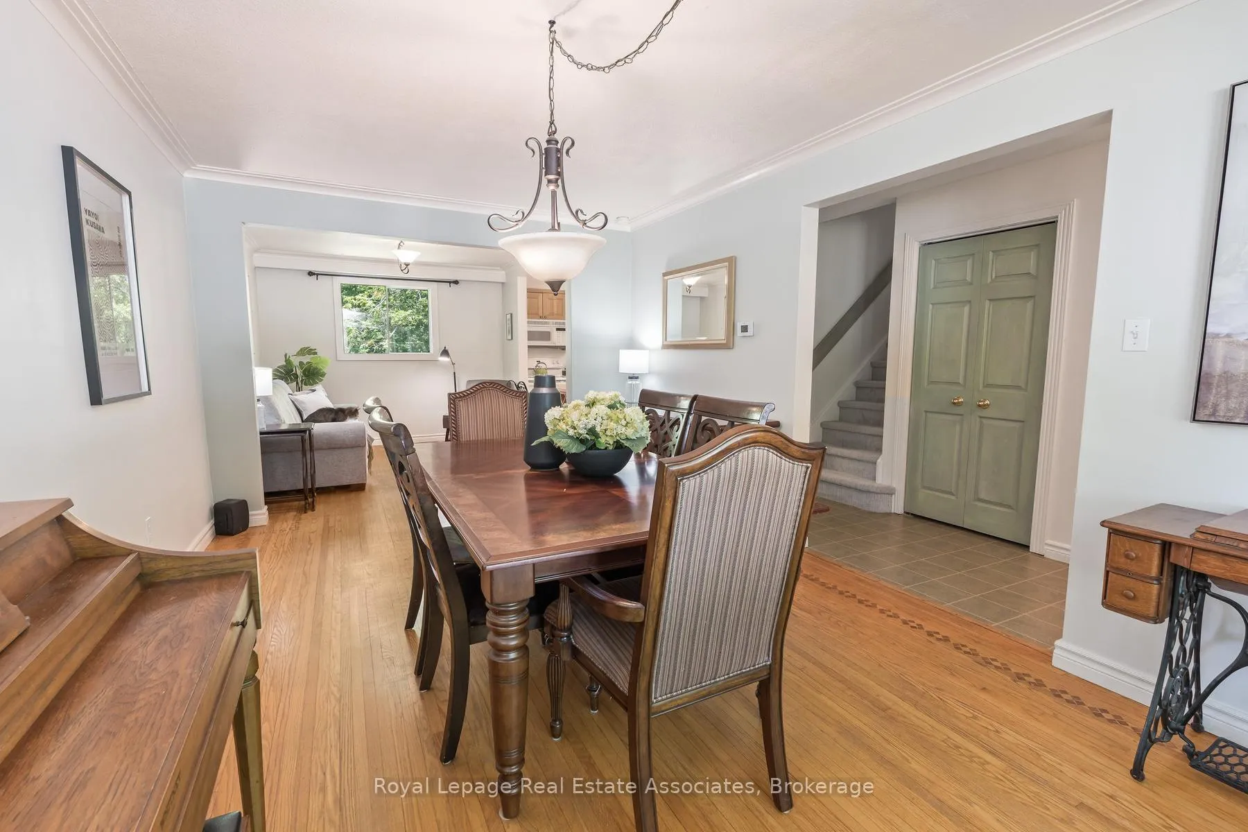 Photo 7 of 17 Metcalfe Court, Halton Hills, Georgetown — HOMEH