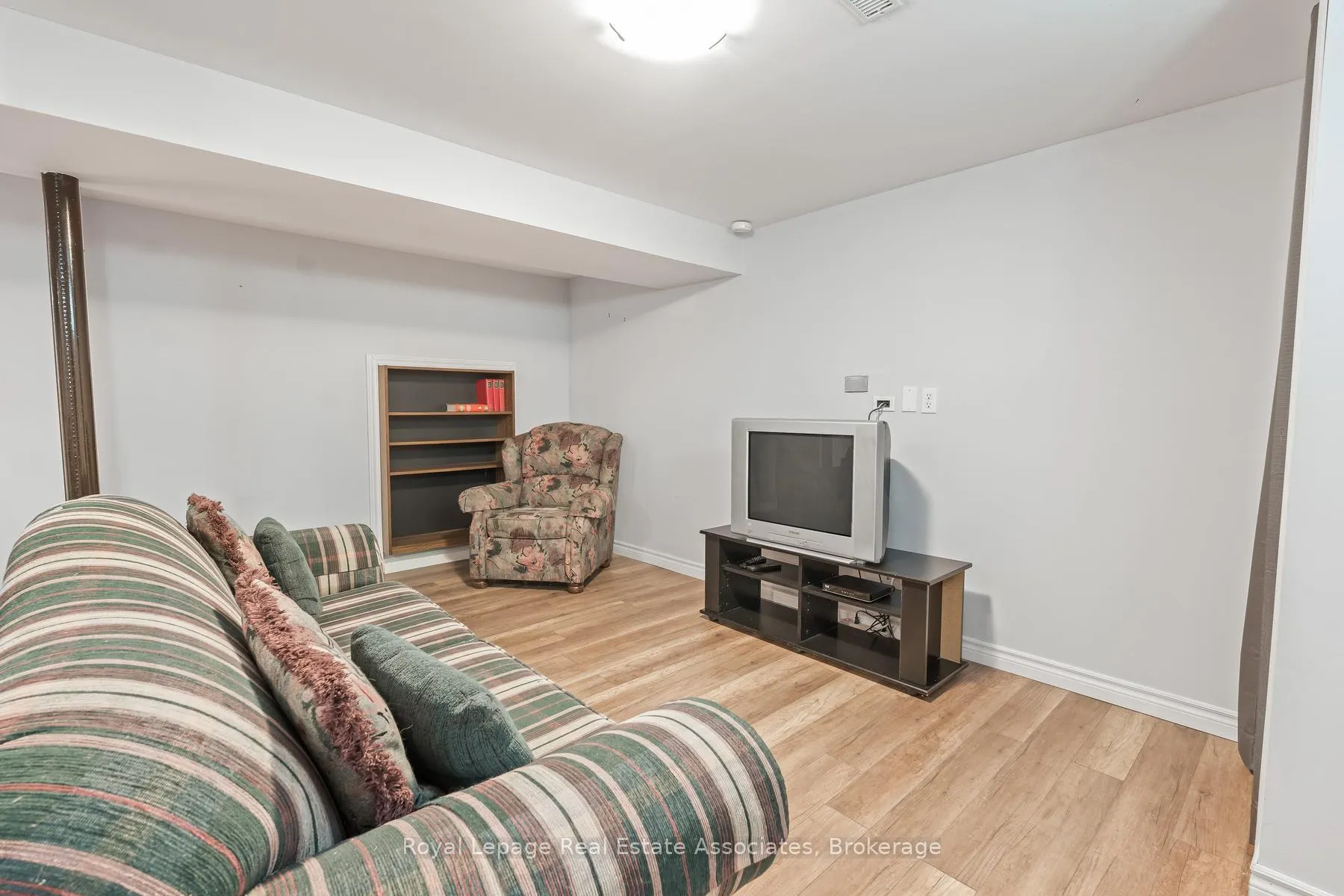 Photo 30 of 17 Metcalfe Court, Halton Hills, Georgetown — HOMEH