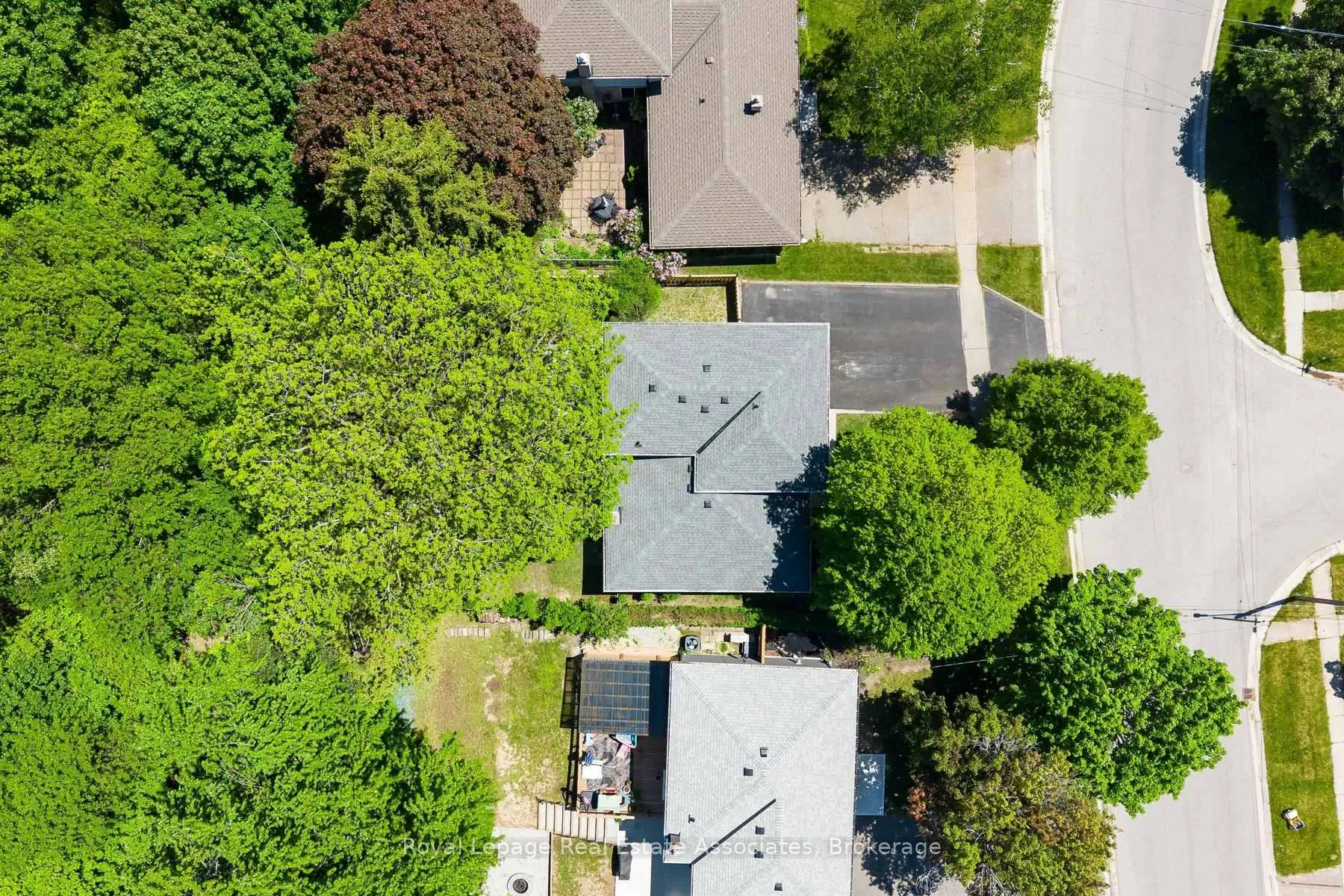 Photo 35 of 17 Metcalfe Court, Halton Hills, Georgetown — HOMEH