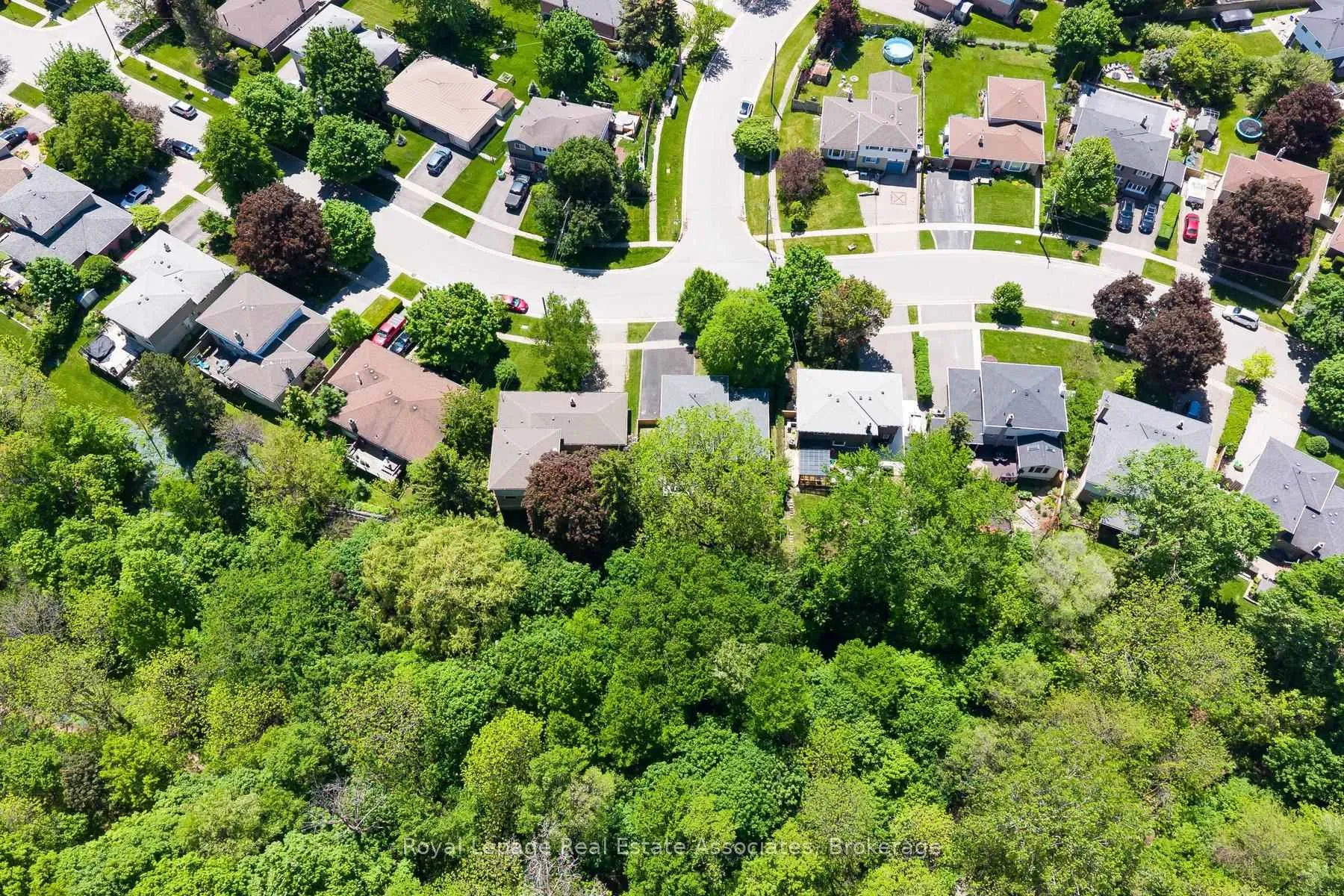Photo 36 of 17 Metcalfe Court, Halton Hills, Georgetown — HOMEH