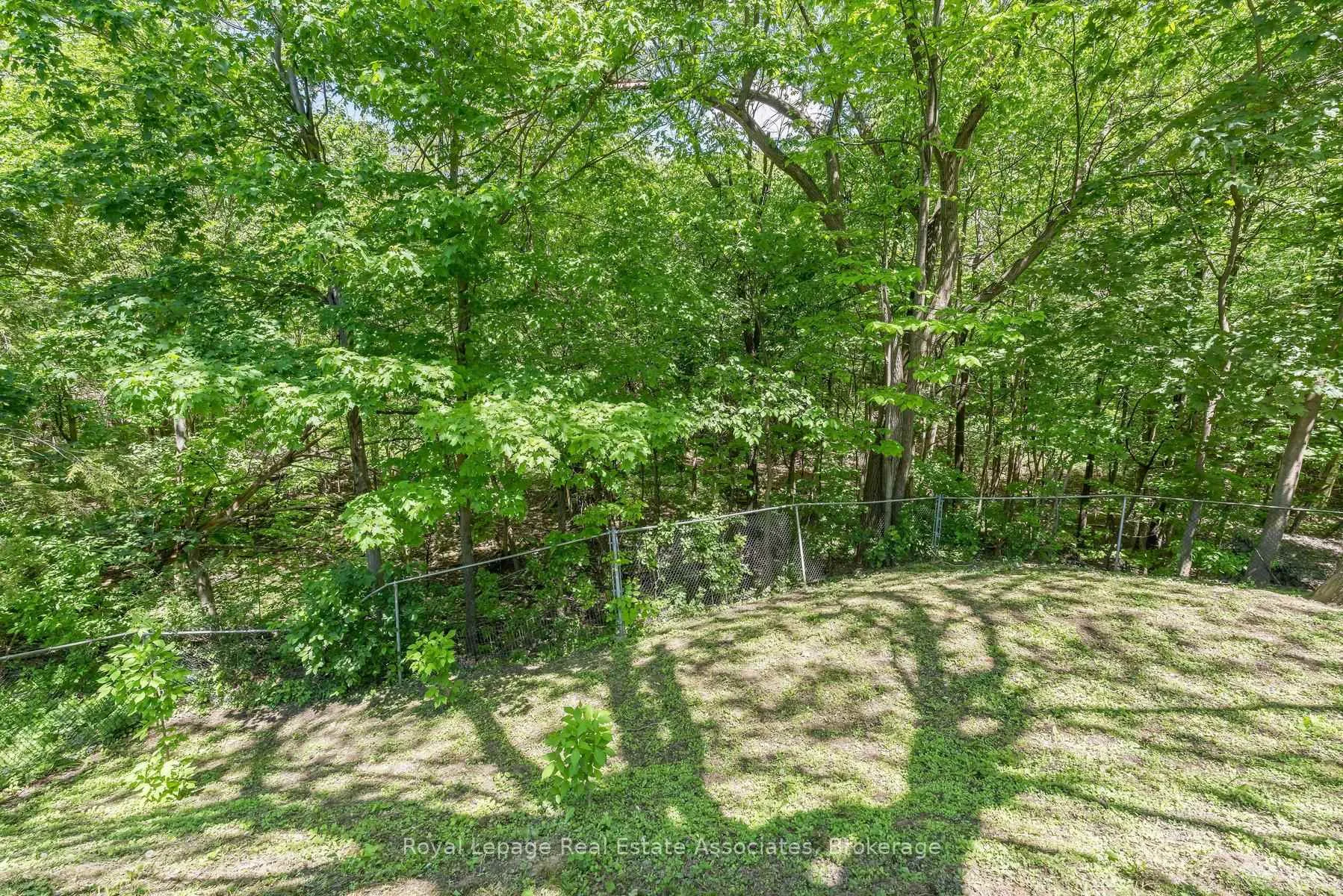 Photo 39 of 17 Metcalfe Court, Halton Hills, Georgetown — HOMEH