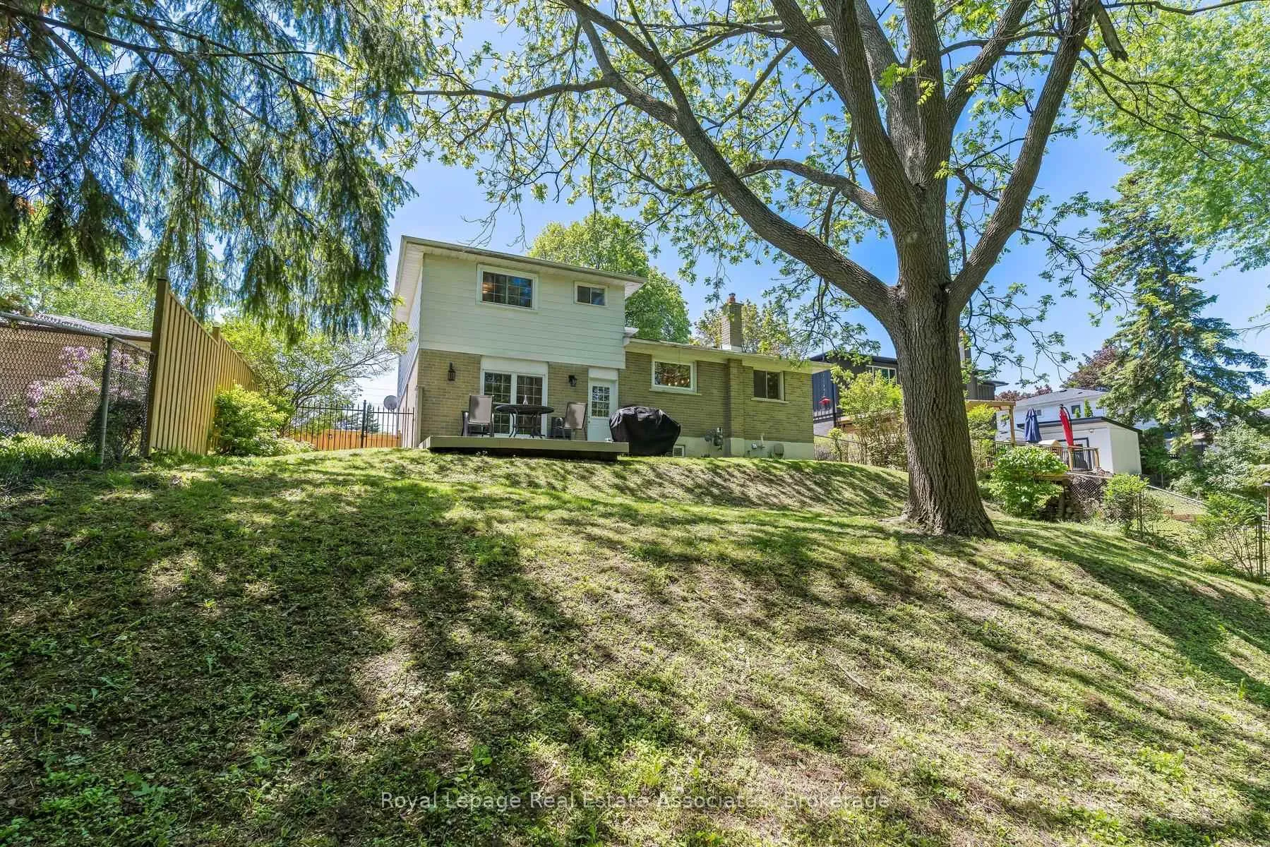 Photo 40 of 17 Metcalfe Court, Halton Hills, Georgetown — HOMEH