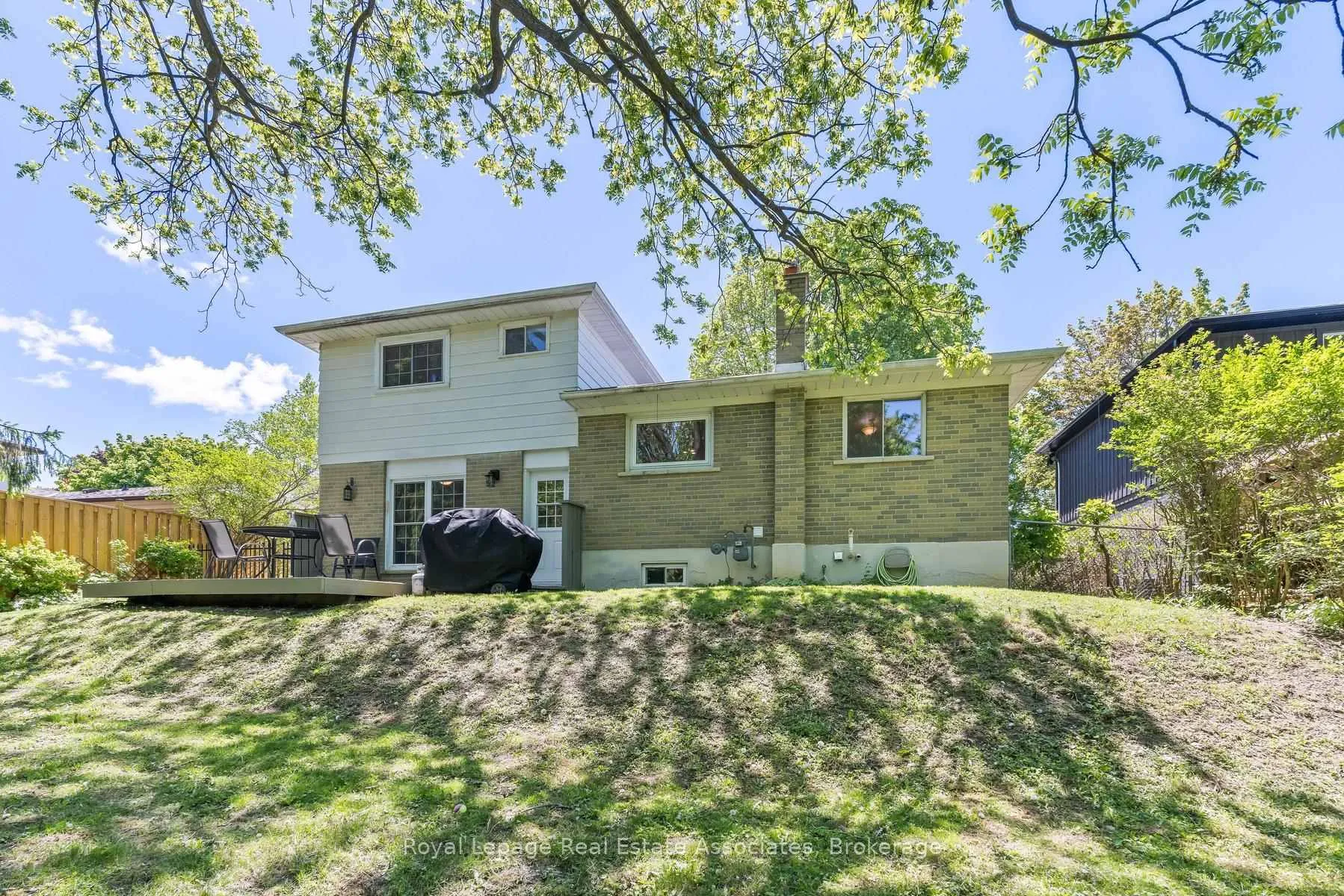 Photo 41 of 17 Metcalfe Court, Halton Hills, Georgetown — HOMEH