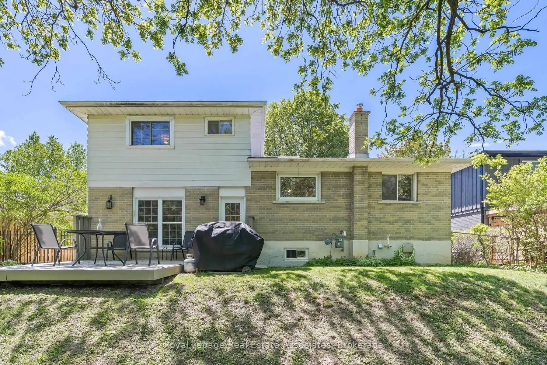 Photo 42 of 17 Metcalfe Court, Halton Hills, Georgetown — HOMEH