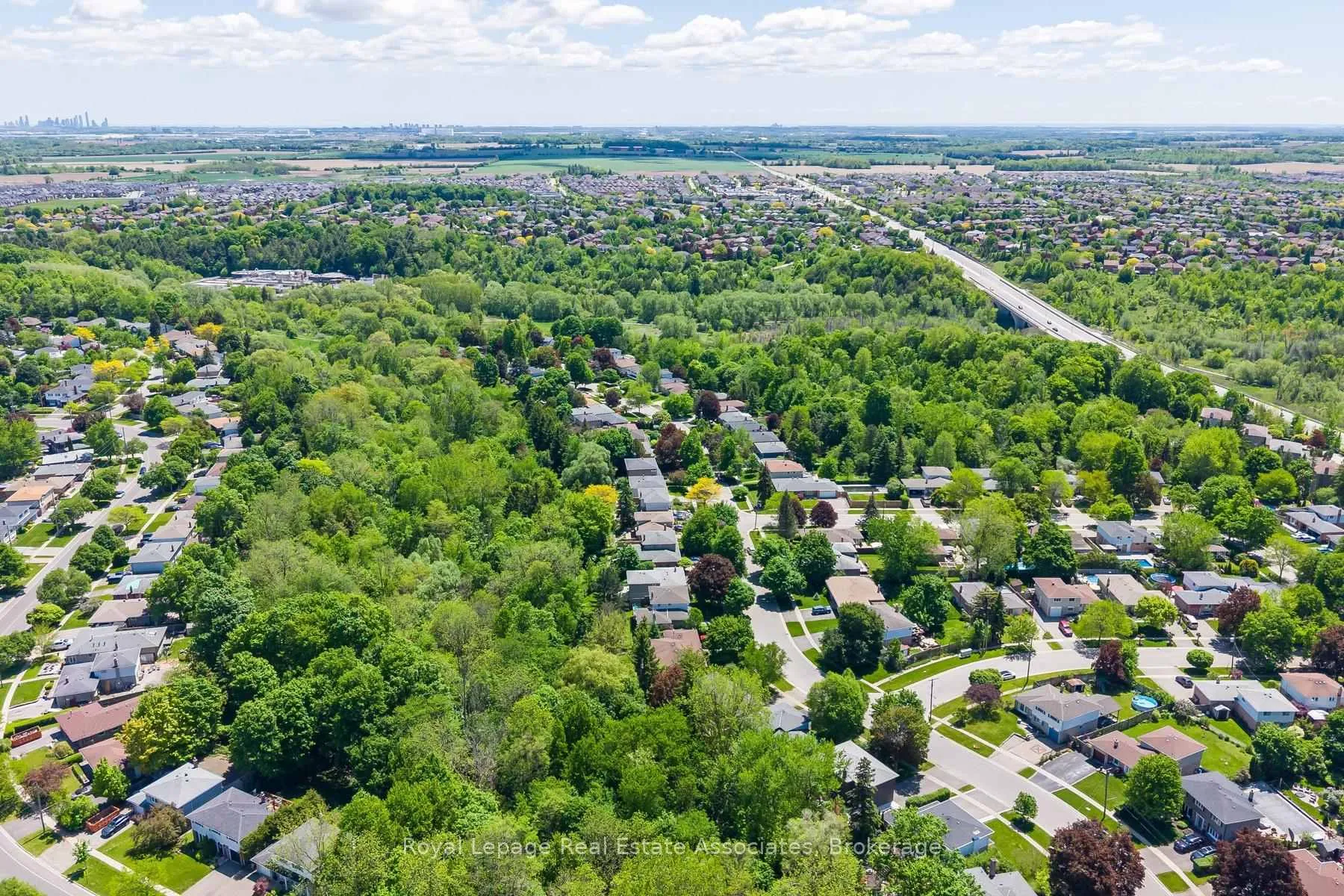 Photo 43 of 17 Metcalfe Court, Halton Hills, Georgetown — HOMEH