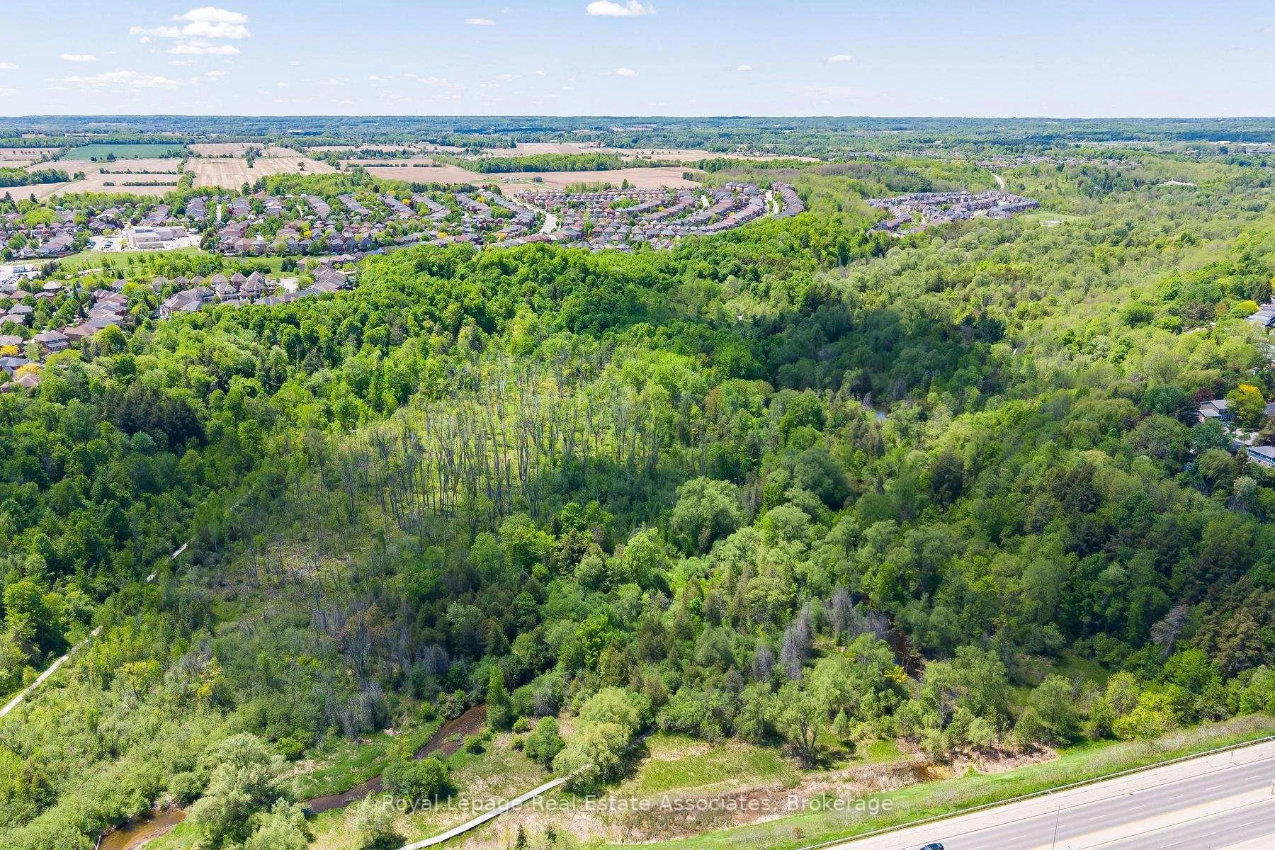 Photo 44 of 17 Metcalfe Court, Halton Hills, Georgetown — HOMEH