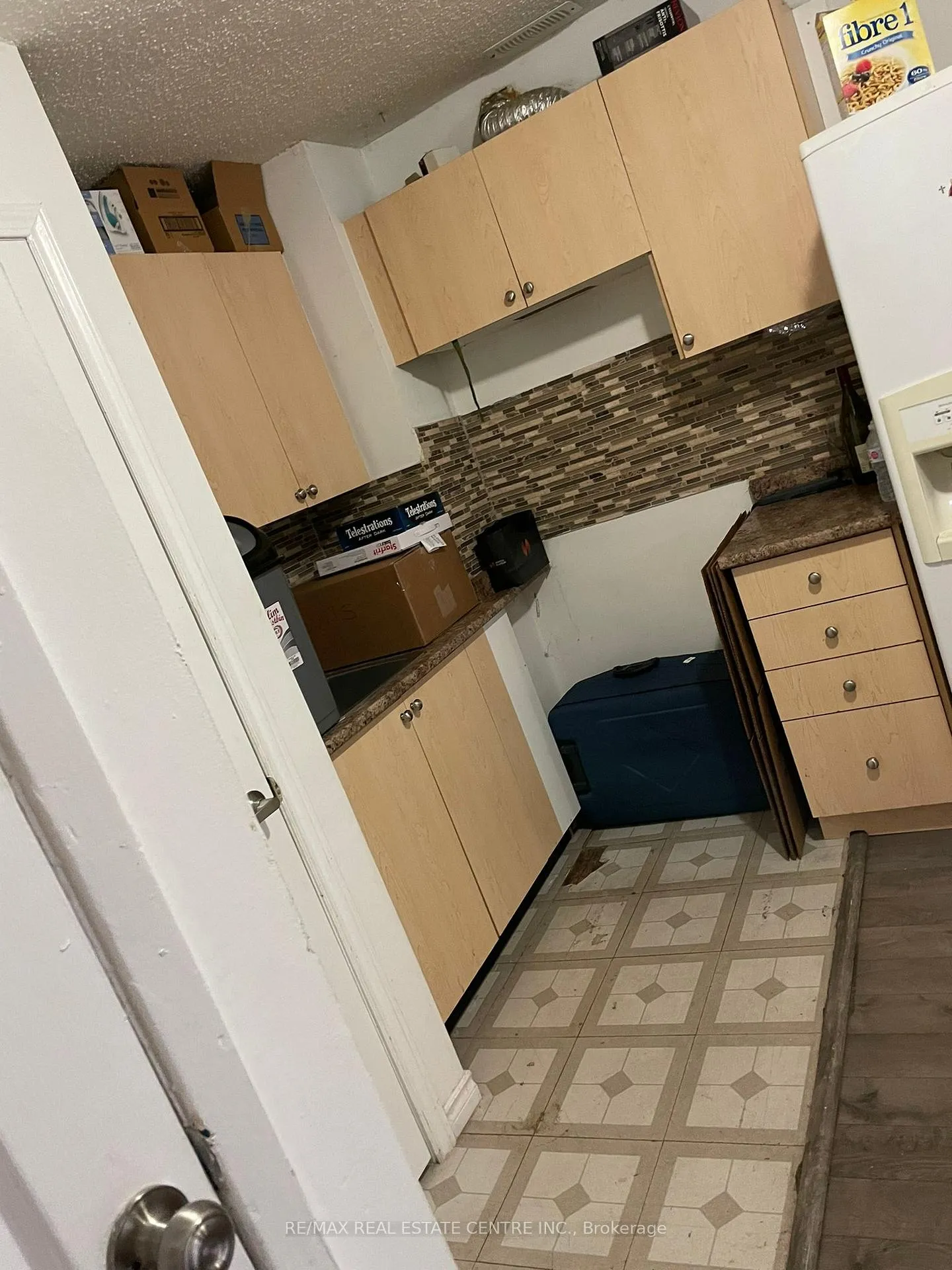 Photo 4 of 26 Foxacre Row, Brampton, Madoc — HOMEH