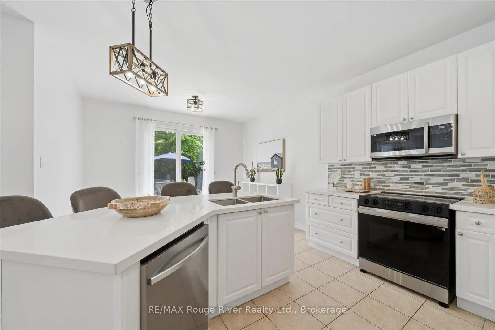 Photo 23 of 57 Bayberry Court, Whitby, Brooklin — HOMEH