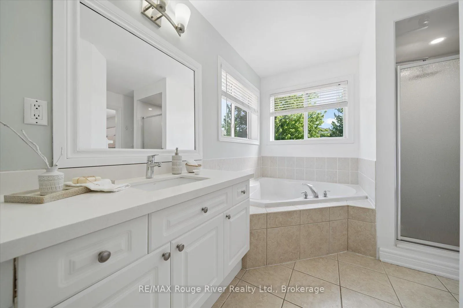 Photo 33 of 57 Bayberry Court, Whitby, Brooklin — HOMEH
