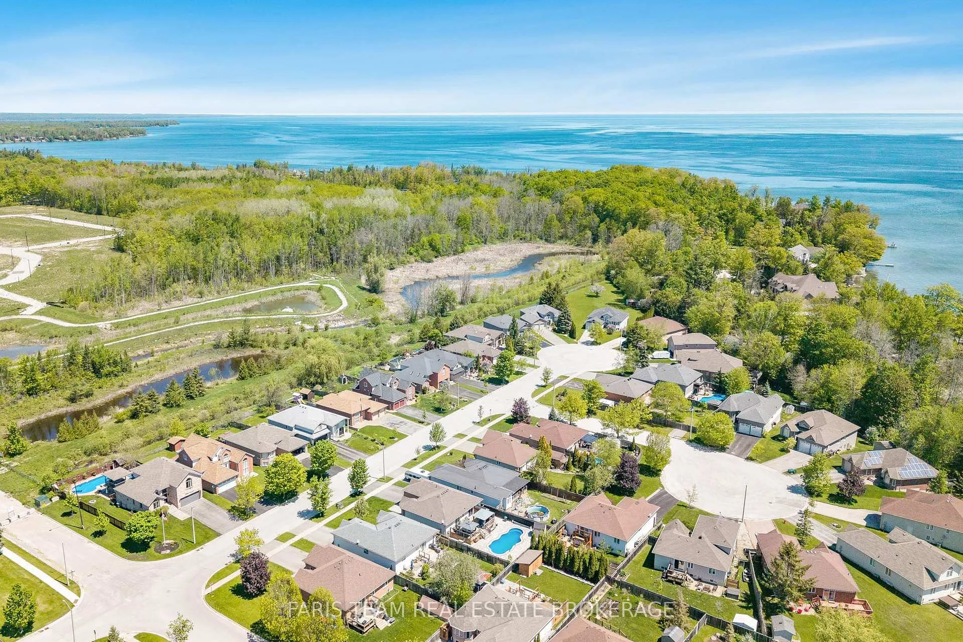 Photo 2 of 616 Glen Cedar Crescent, Innisfil, Rural Innisfil — HOMEH