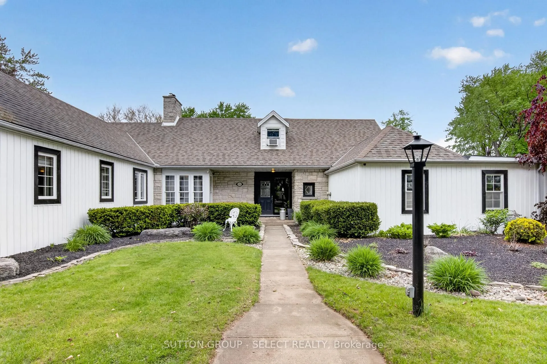 Photo 2 of 111 Kittridge Avenue E, Strathroy-Caradoc, NE — HOMEH