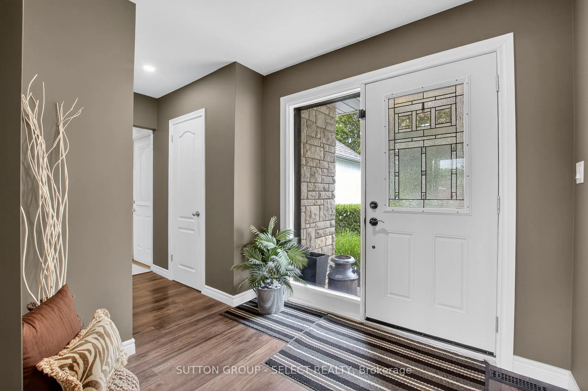 Photo 5 of 111 Kittridge Avenue E, Strathroy-Caradoc, NE — HOMEH