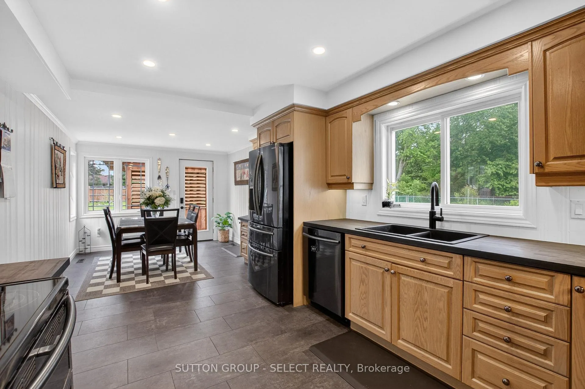 Photo 10 of 111 Kittridge Avenue E, Strathroy-Caradoc, NE — HOMEH