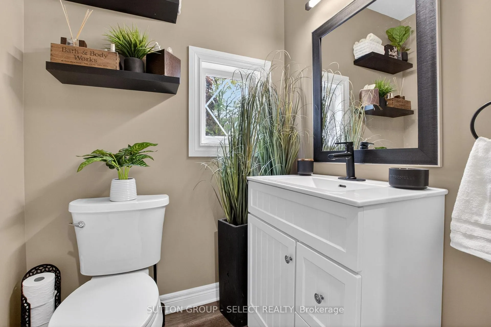 Photo 14 of 111 Kittridge Avenue E, Strathroy-Caradoc, NE — HOMEH