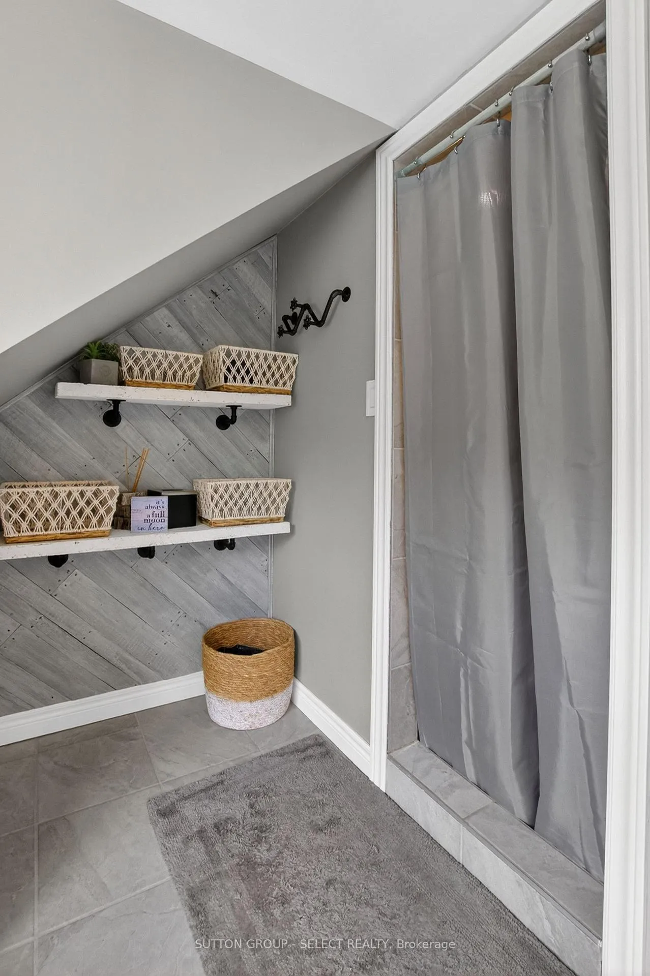 Photo 29 of 111 Kittridge Avenue E, Strathroy-Caradoc, NE — HOMEH