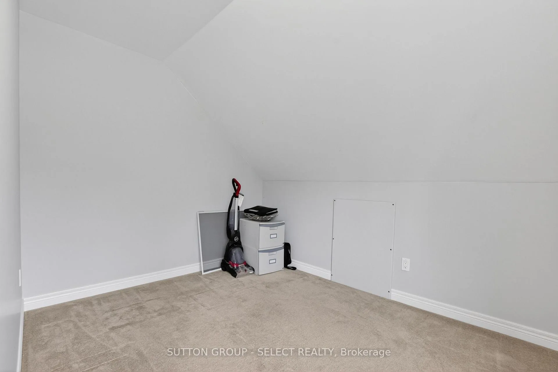 Photo 32 of 111 Kittridge Avenue E, Strathroy-Caradoc, NE — HOMEH
