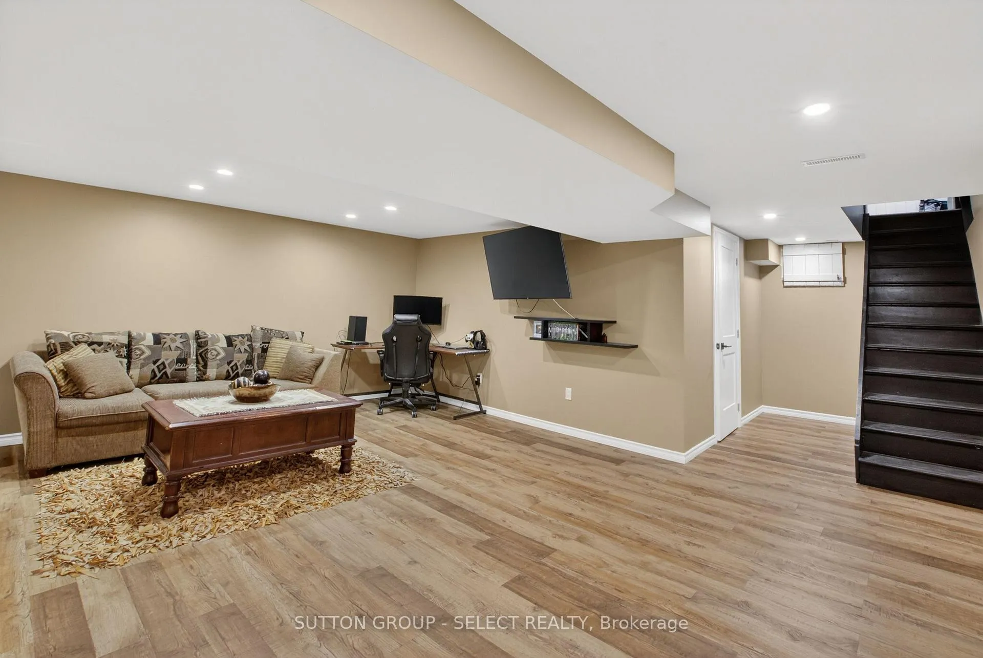 Photo 34 of 111 Kittridge Avenue E, Strathroy-Caradoc, NE — HOMEH