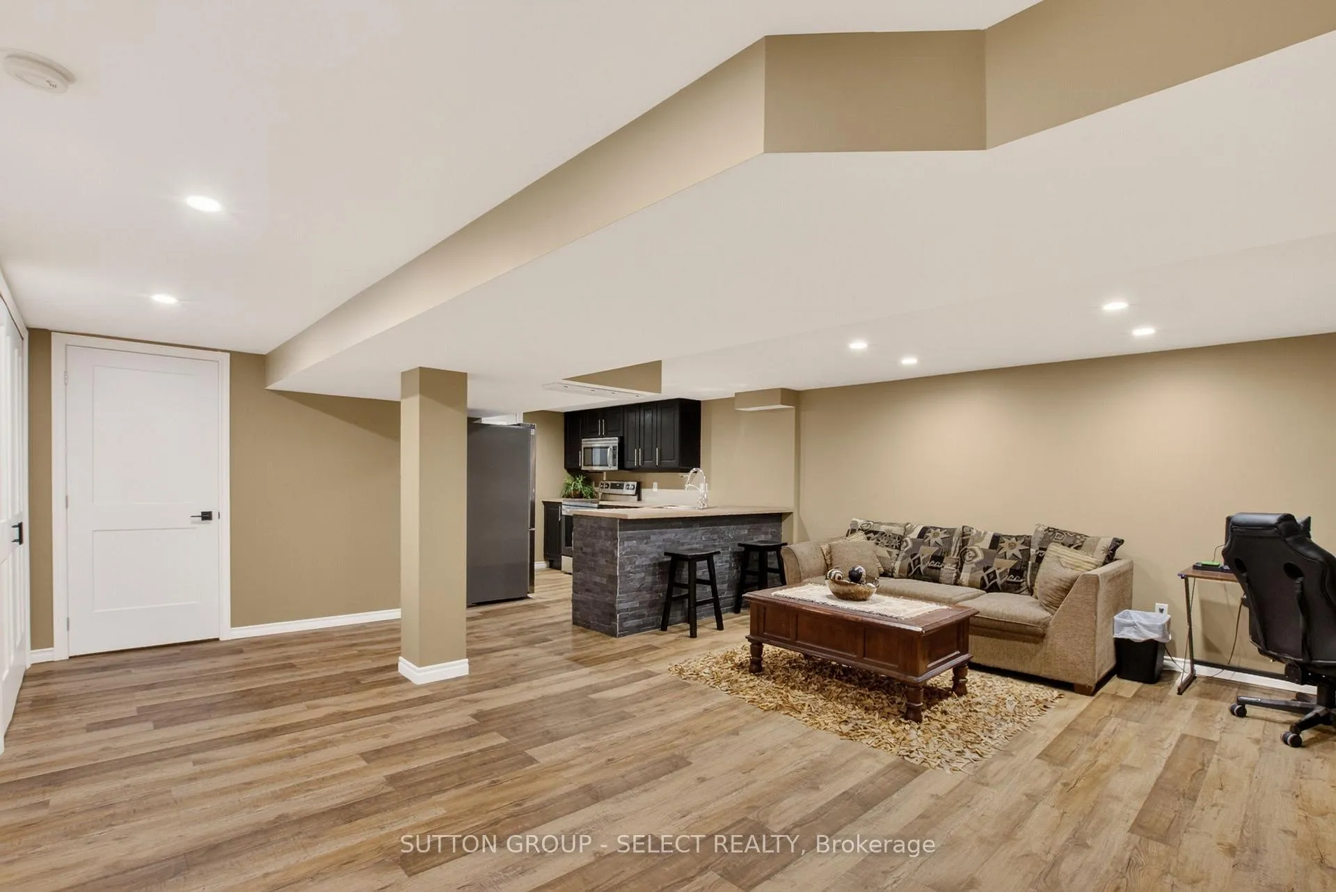 Photo 35 of 111 Kittridge Avenue E, Strathroy-Caradoc, NE — HOMEH